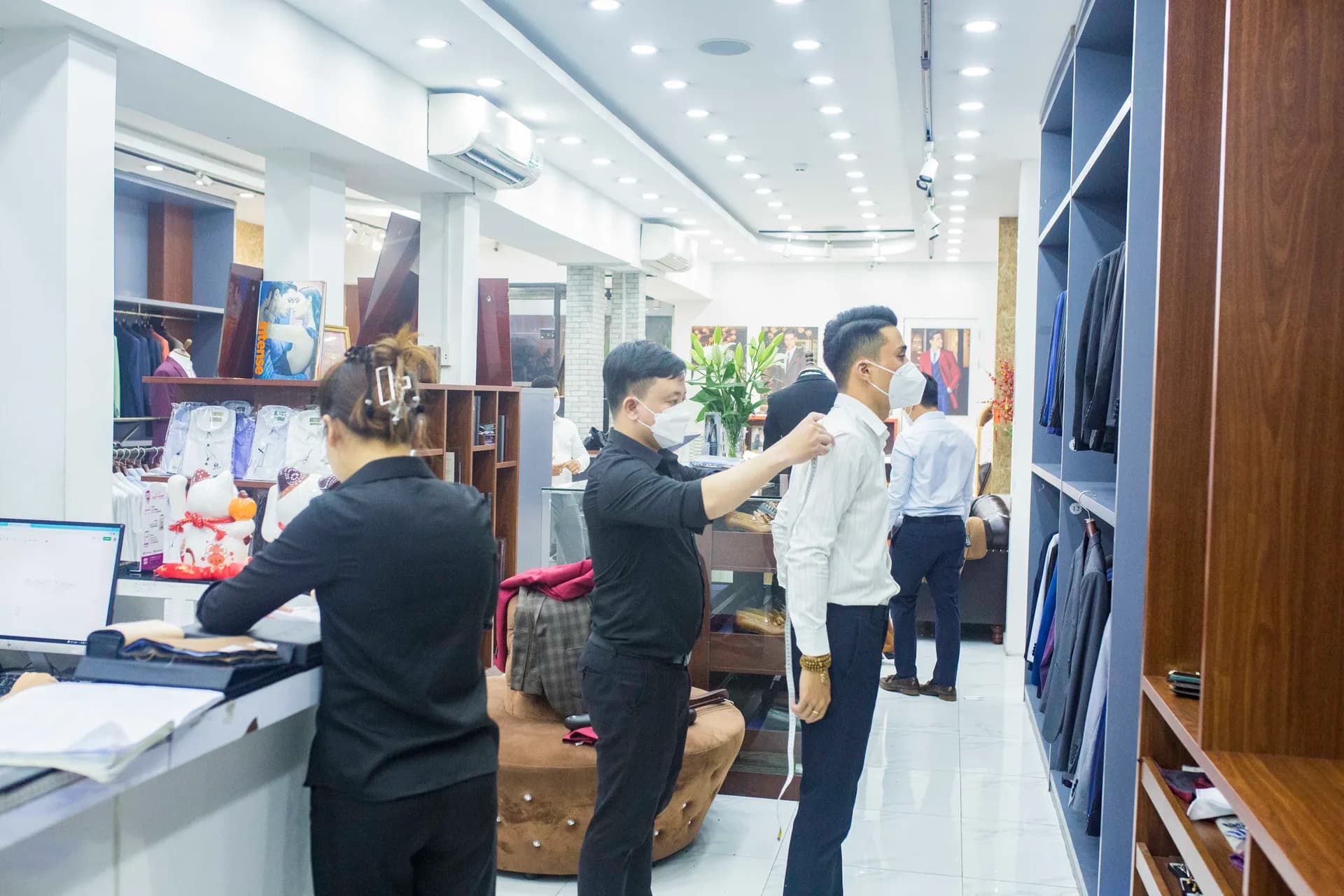 Phóng sự tại showroom — Mon Amie