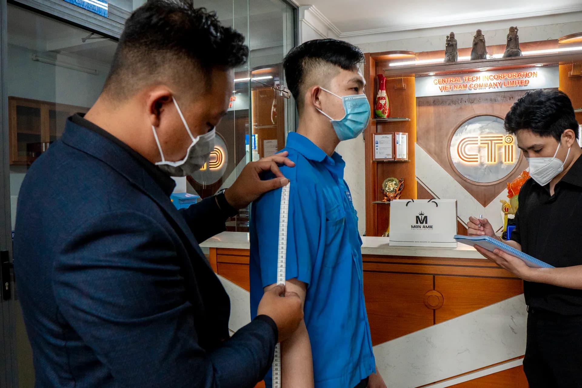 Phóng sự tại showroom — Mon Amie