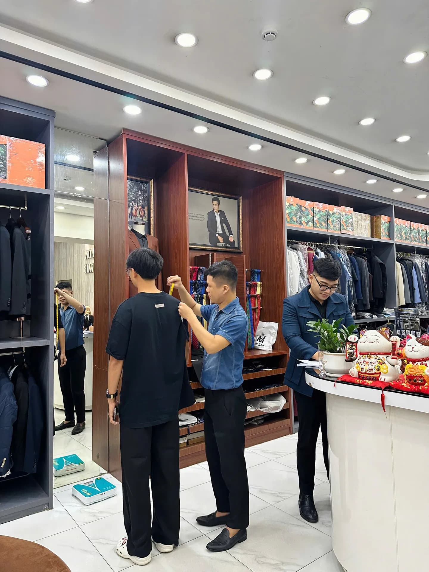 Phóng sự tại showroom — Mon Amie