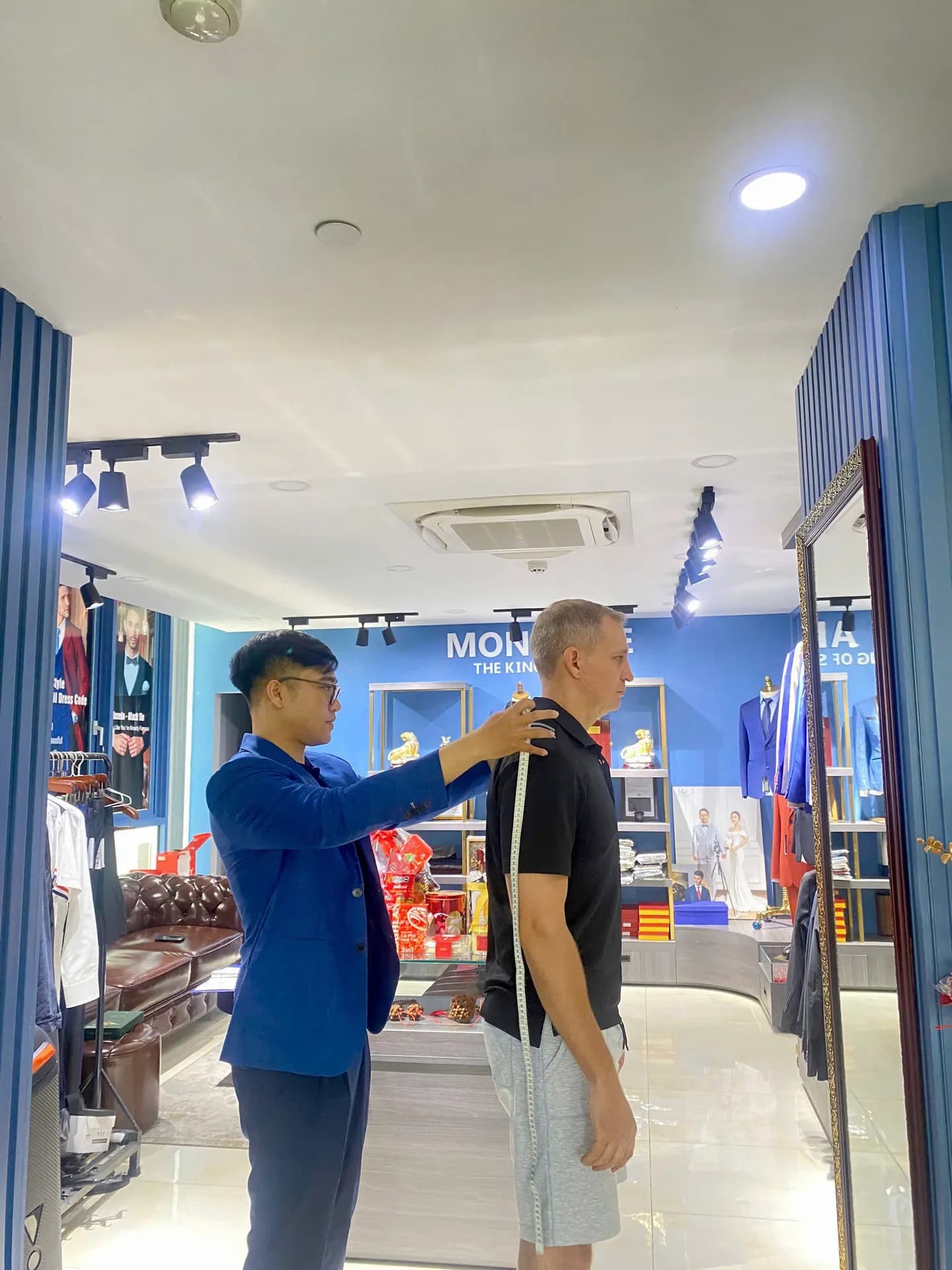 Phóng sự tại showroom — Mon Amie