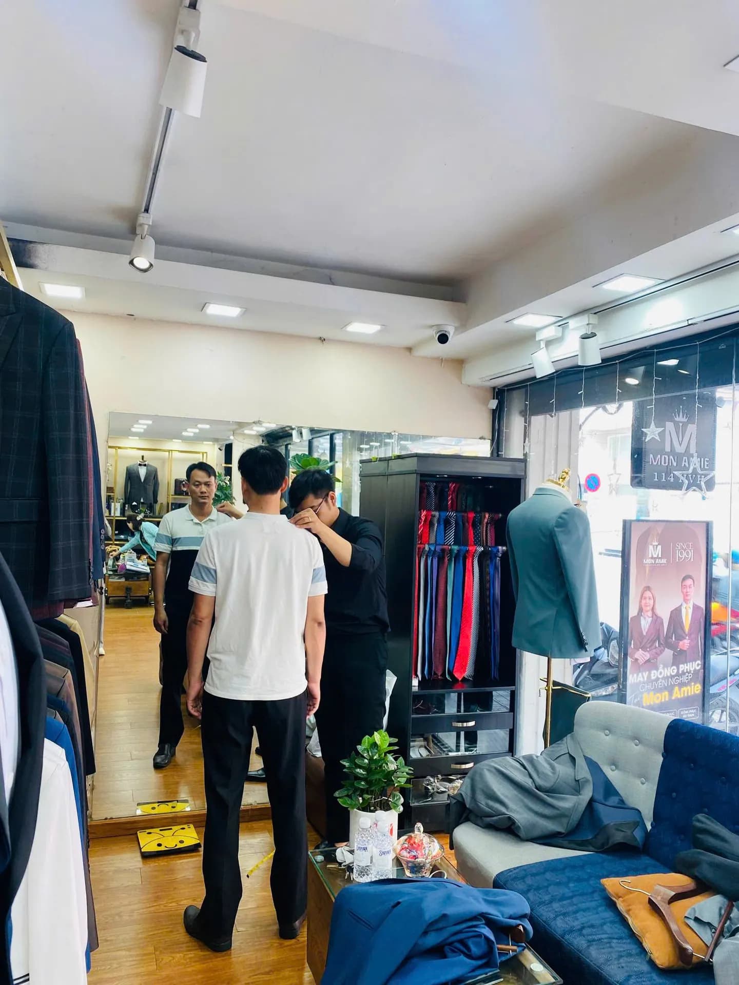 Phóng sự tại showroom — Mon Amie