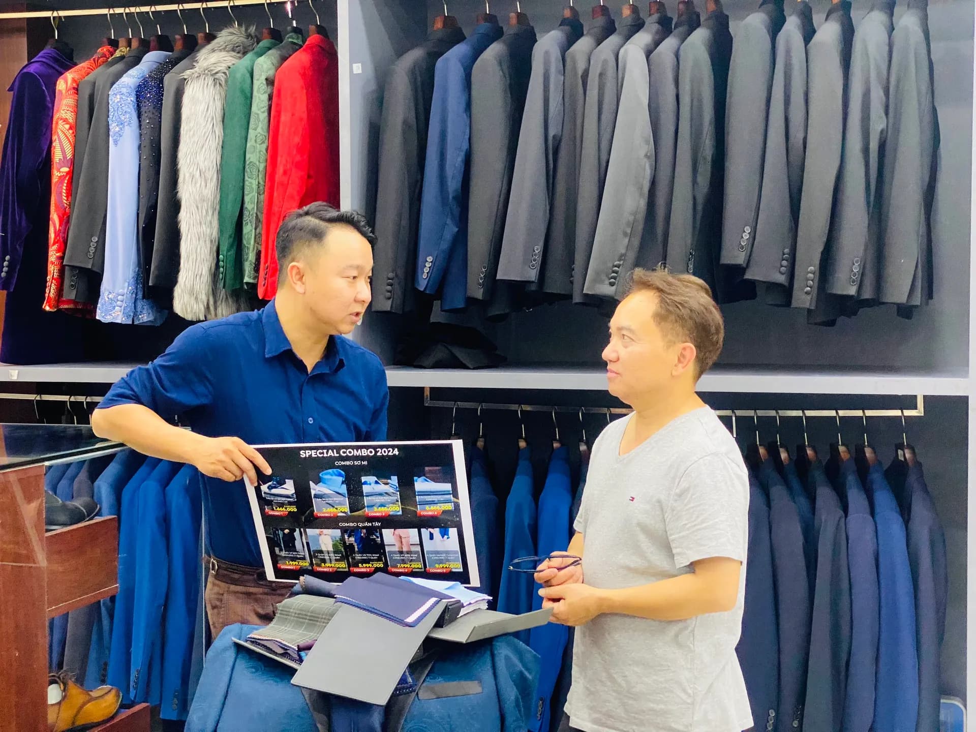 Phóng sự tại showroom — Mon Amie