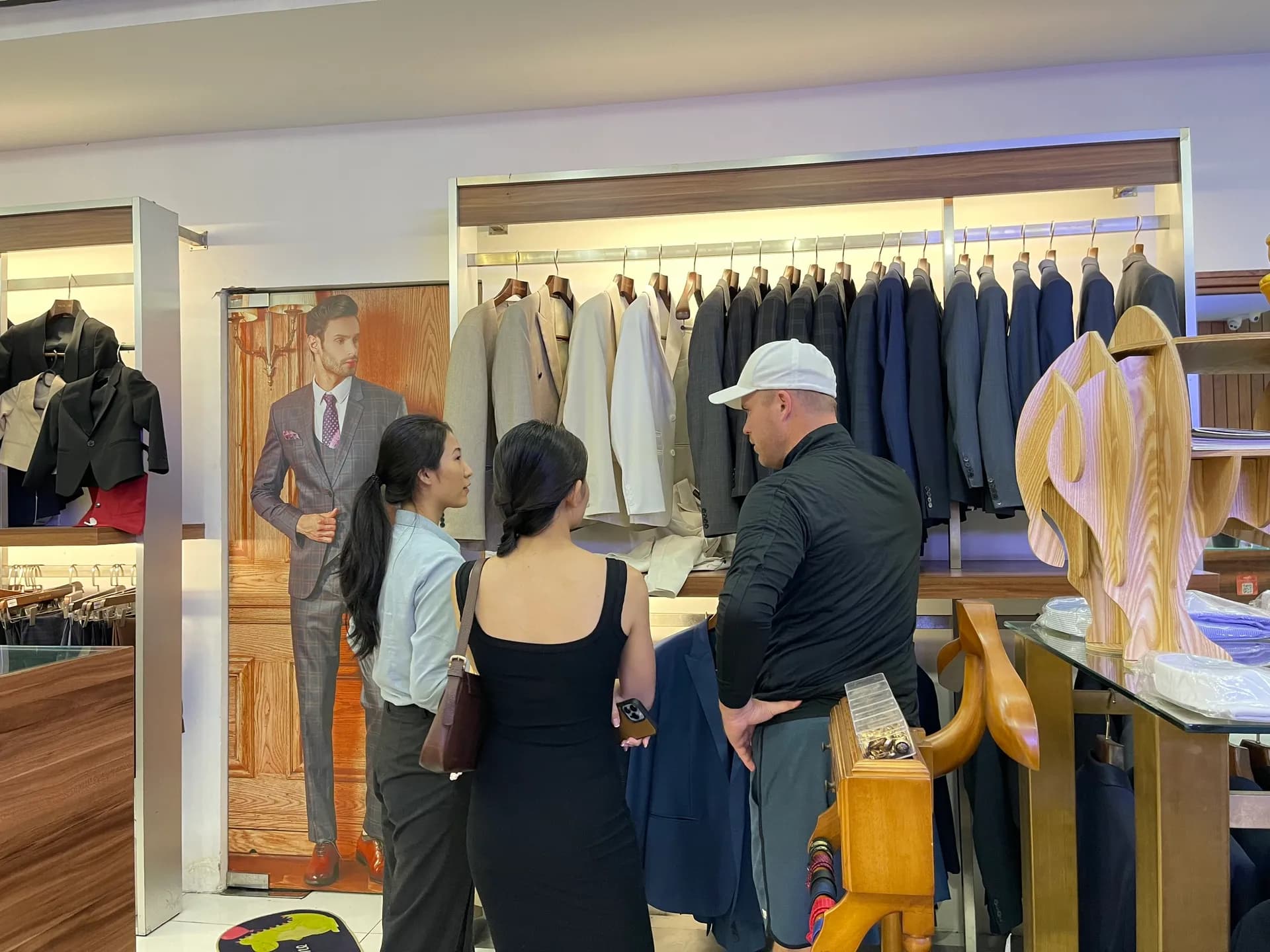 Phóng sự tại showroom — Mon Amie