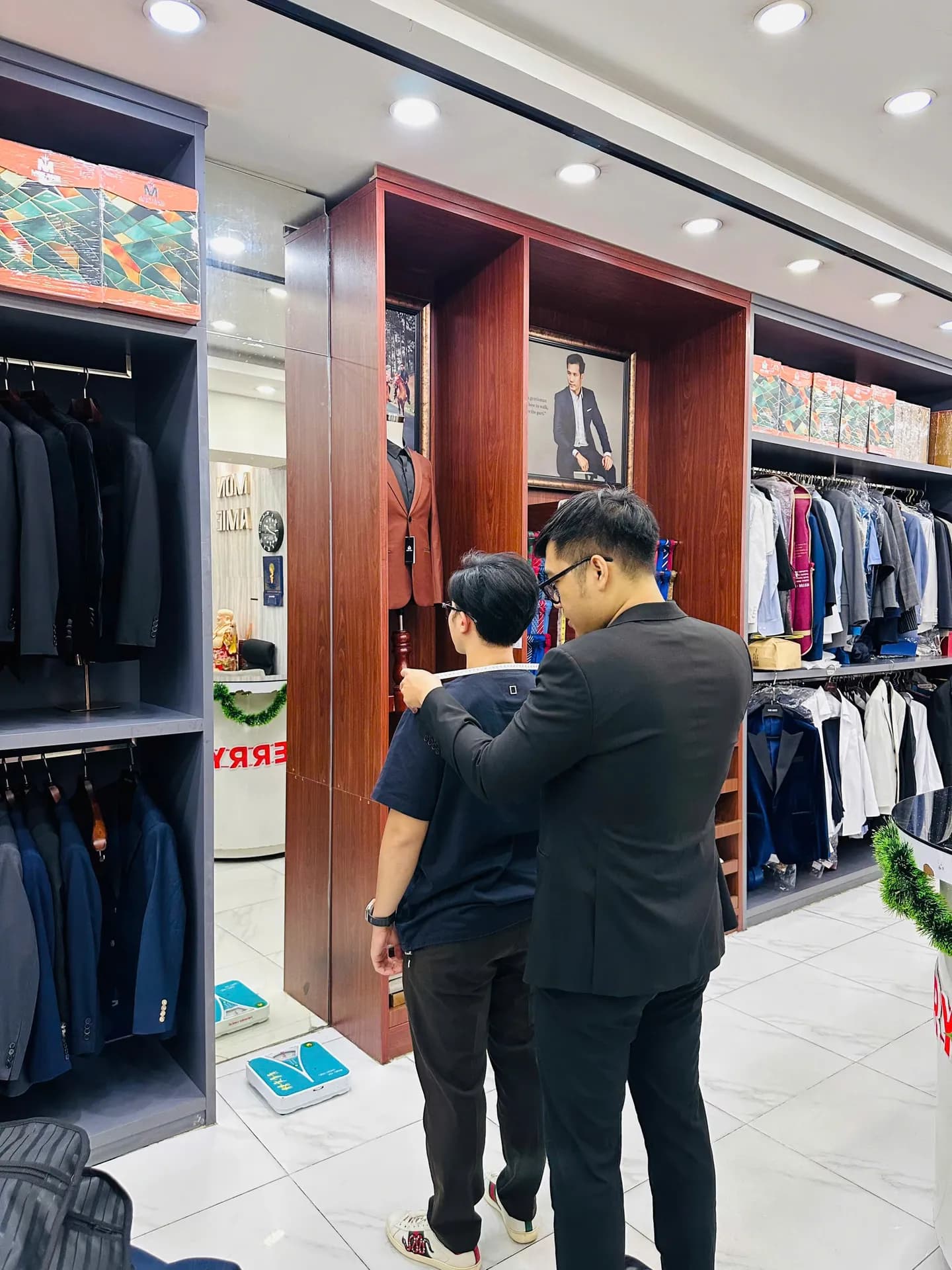 Phóng sự tại showroom — Mon Amie