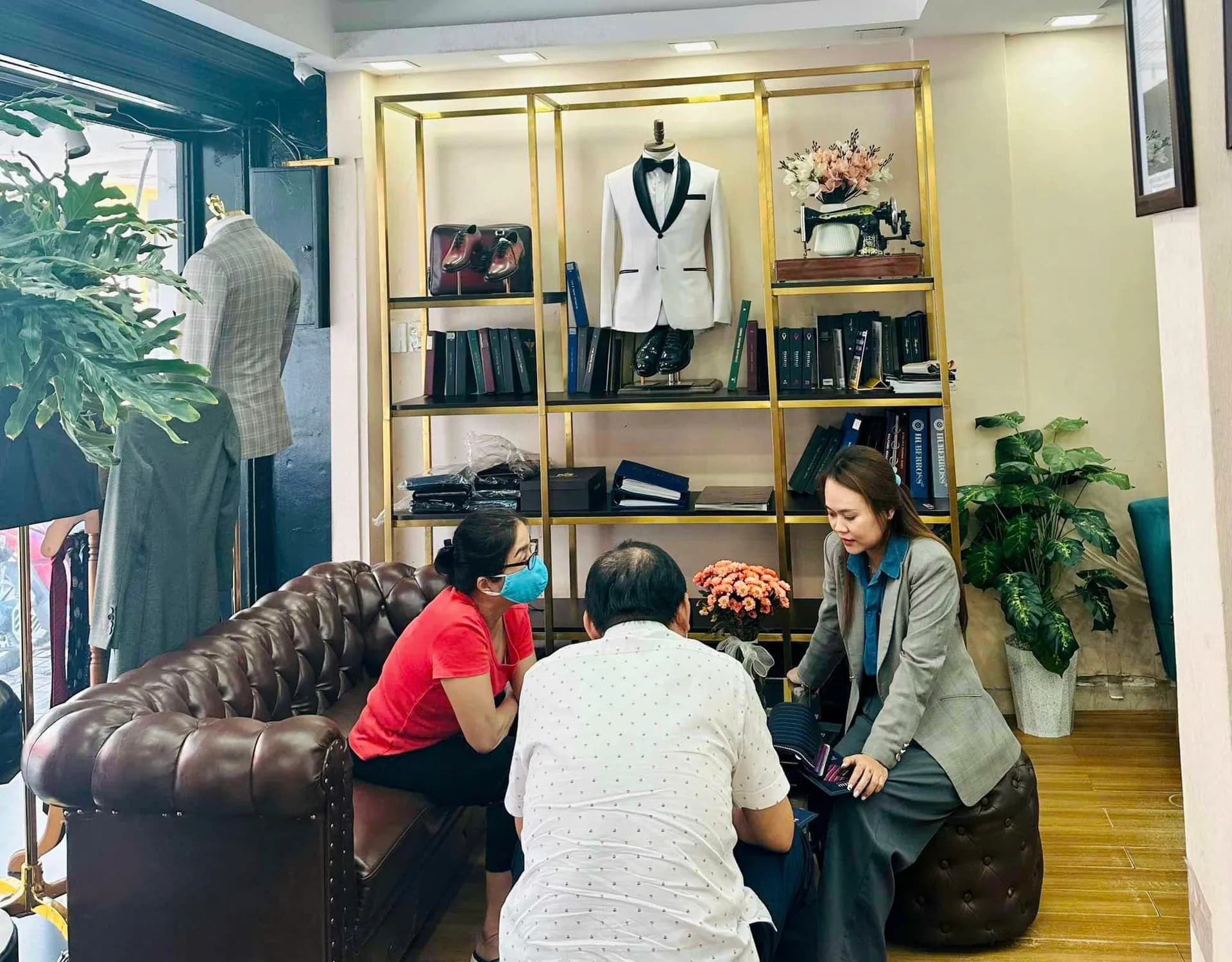 Phóng sự tại showroom — Mon Amie