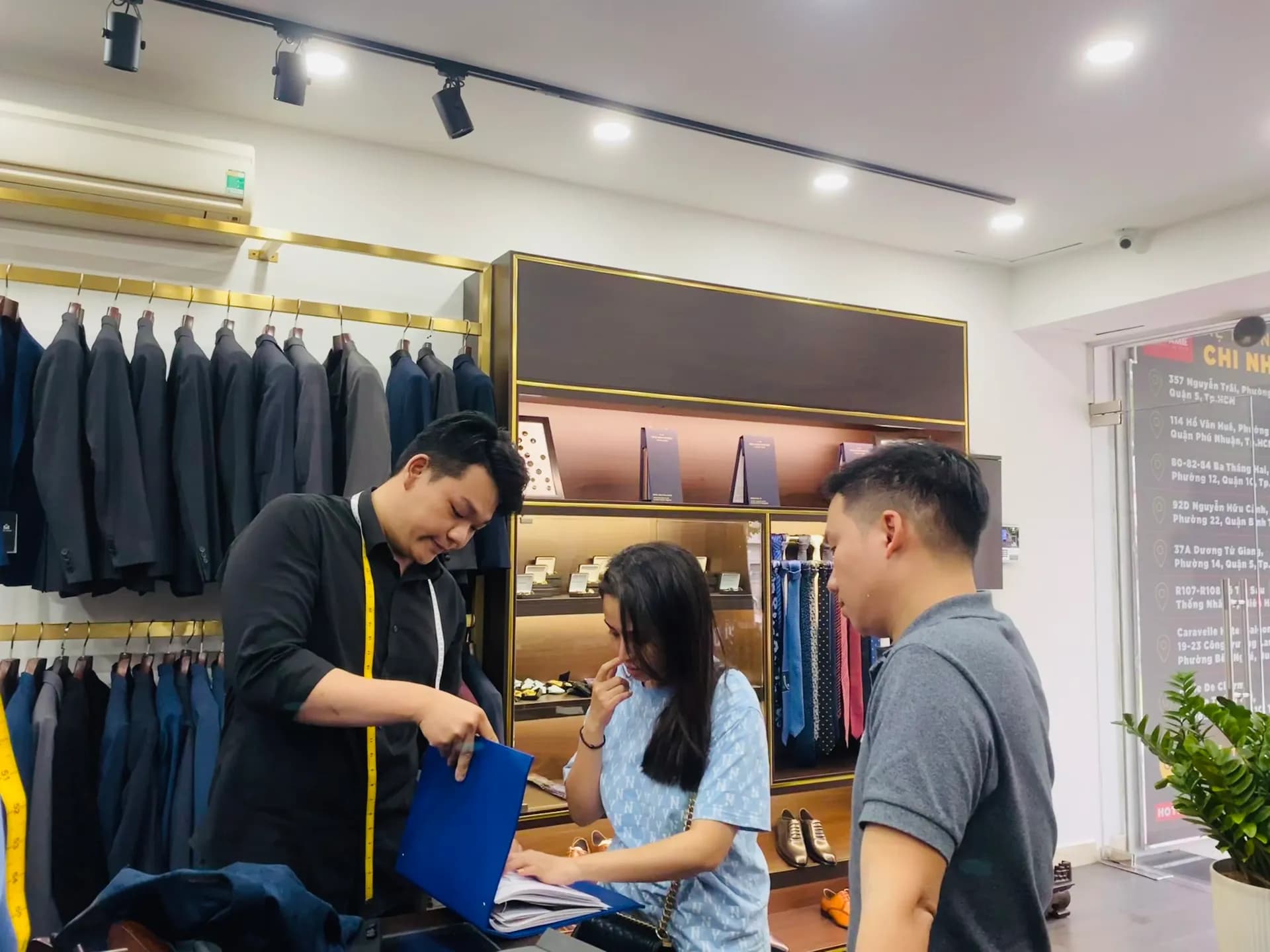 Phóng sự tại showroom — Mon Amie