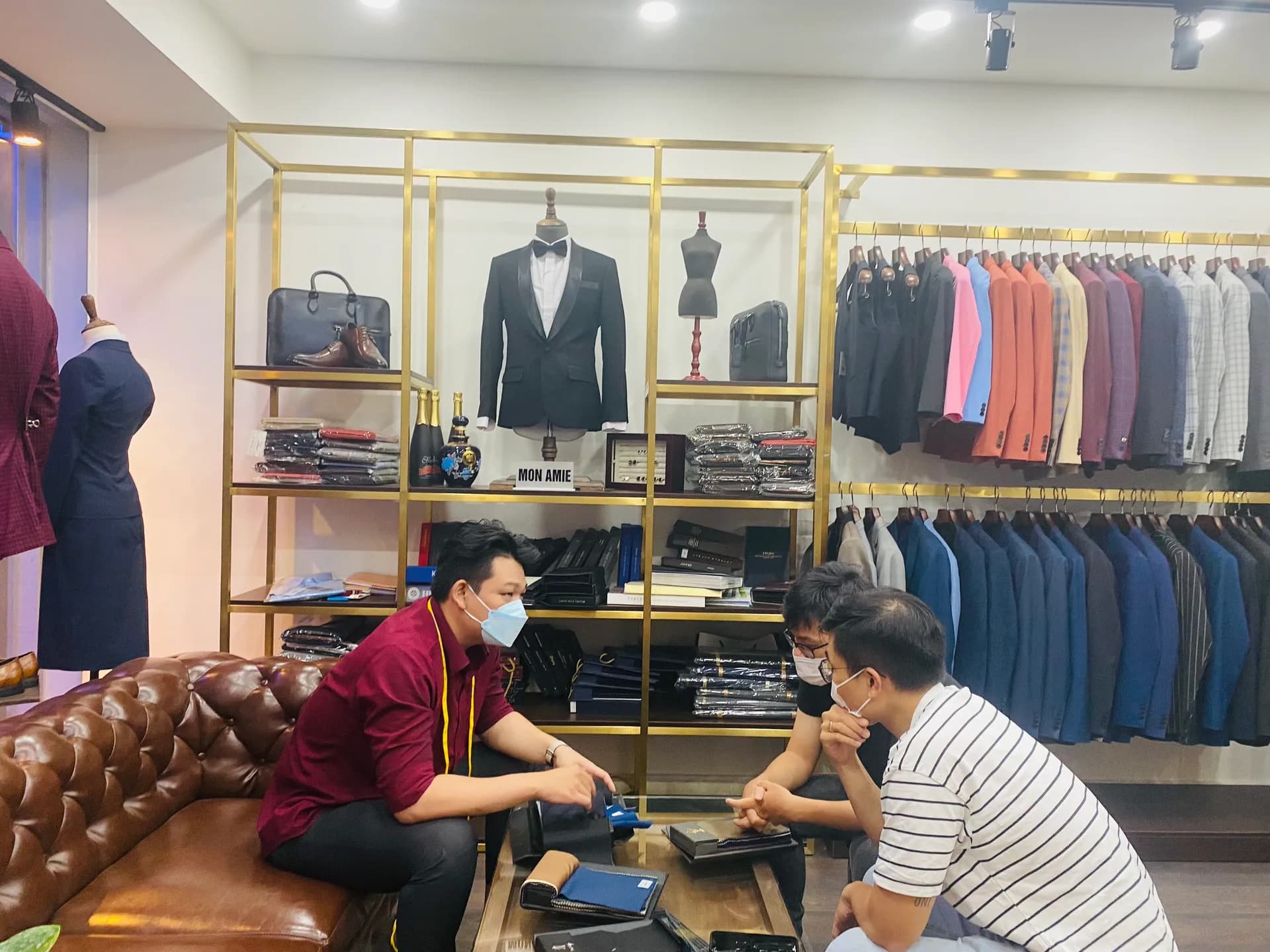 Phóng sự tại showroom — Mon Amie
