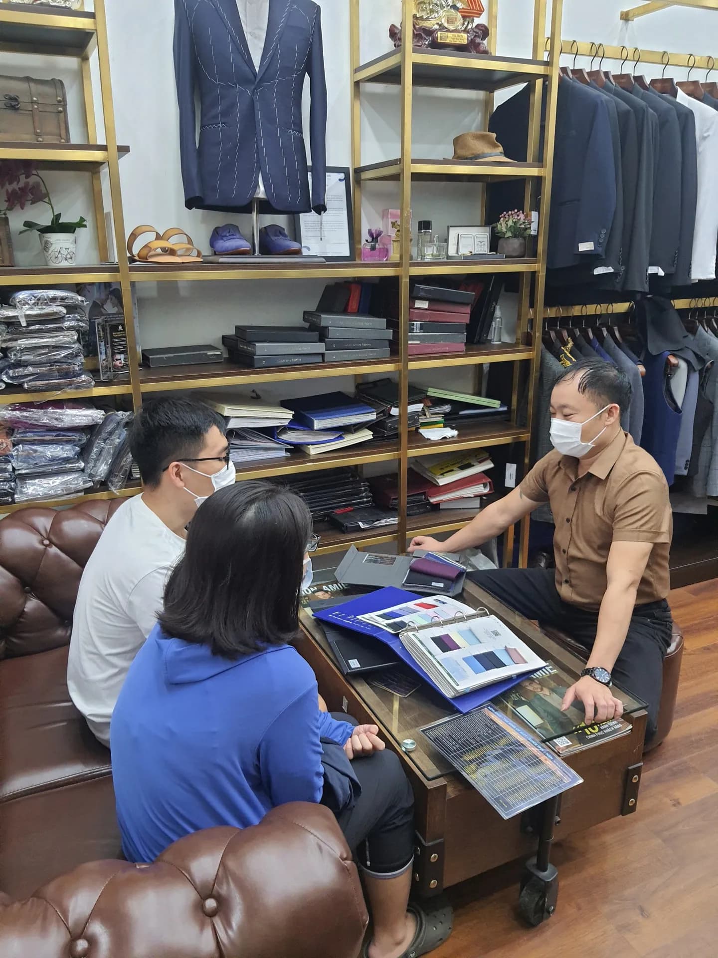 Phóng sự tại showroom — Mon Amie