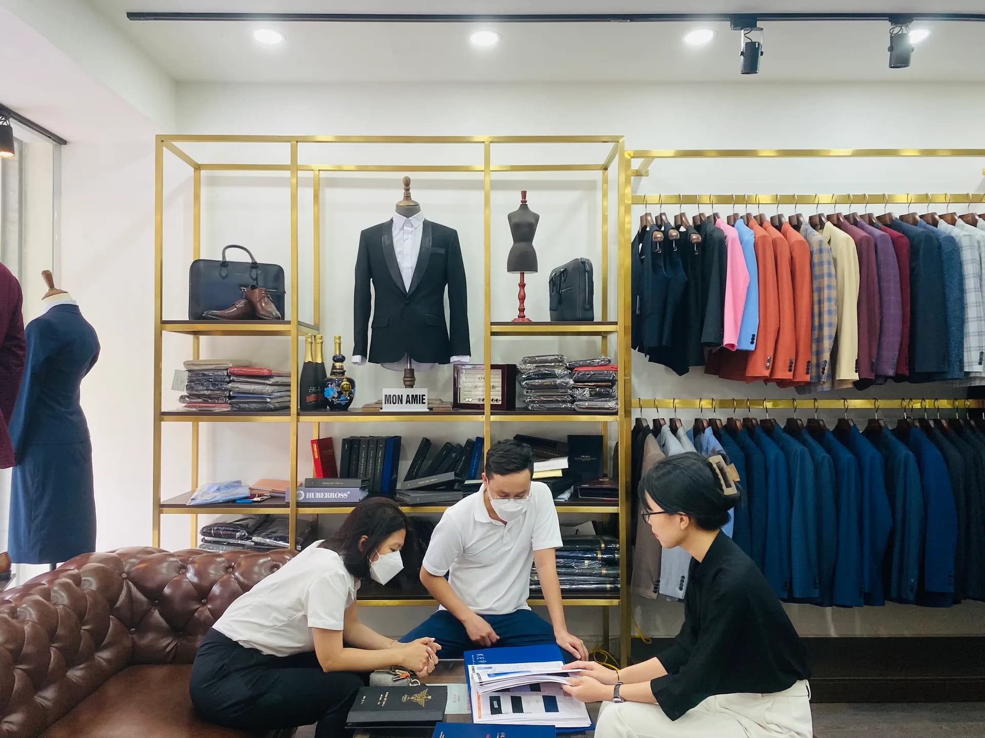 Phóng sự tại showroom — Mon Amie