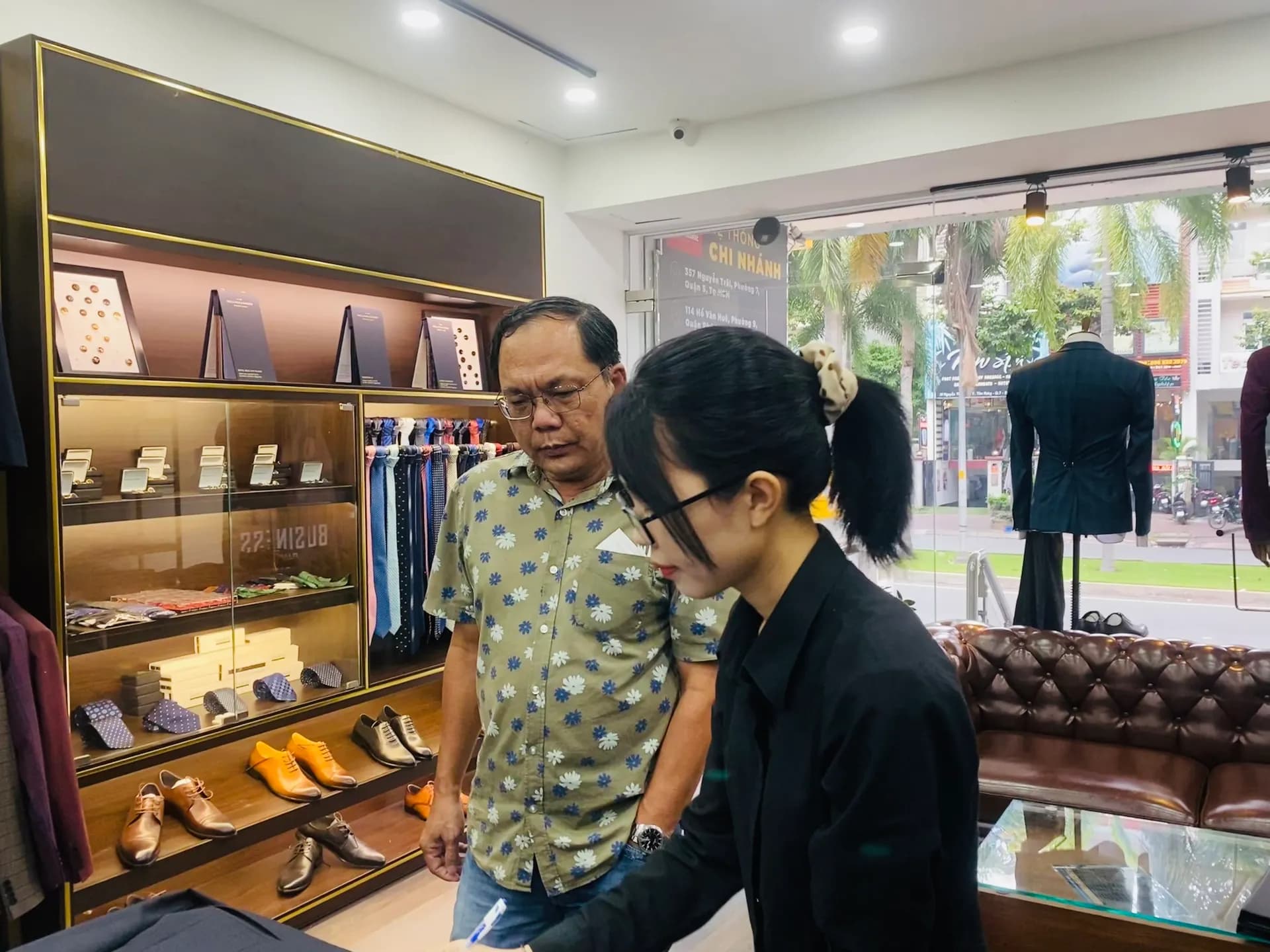Phóng sự tại showroom — Mon Amie
