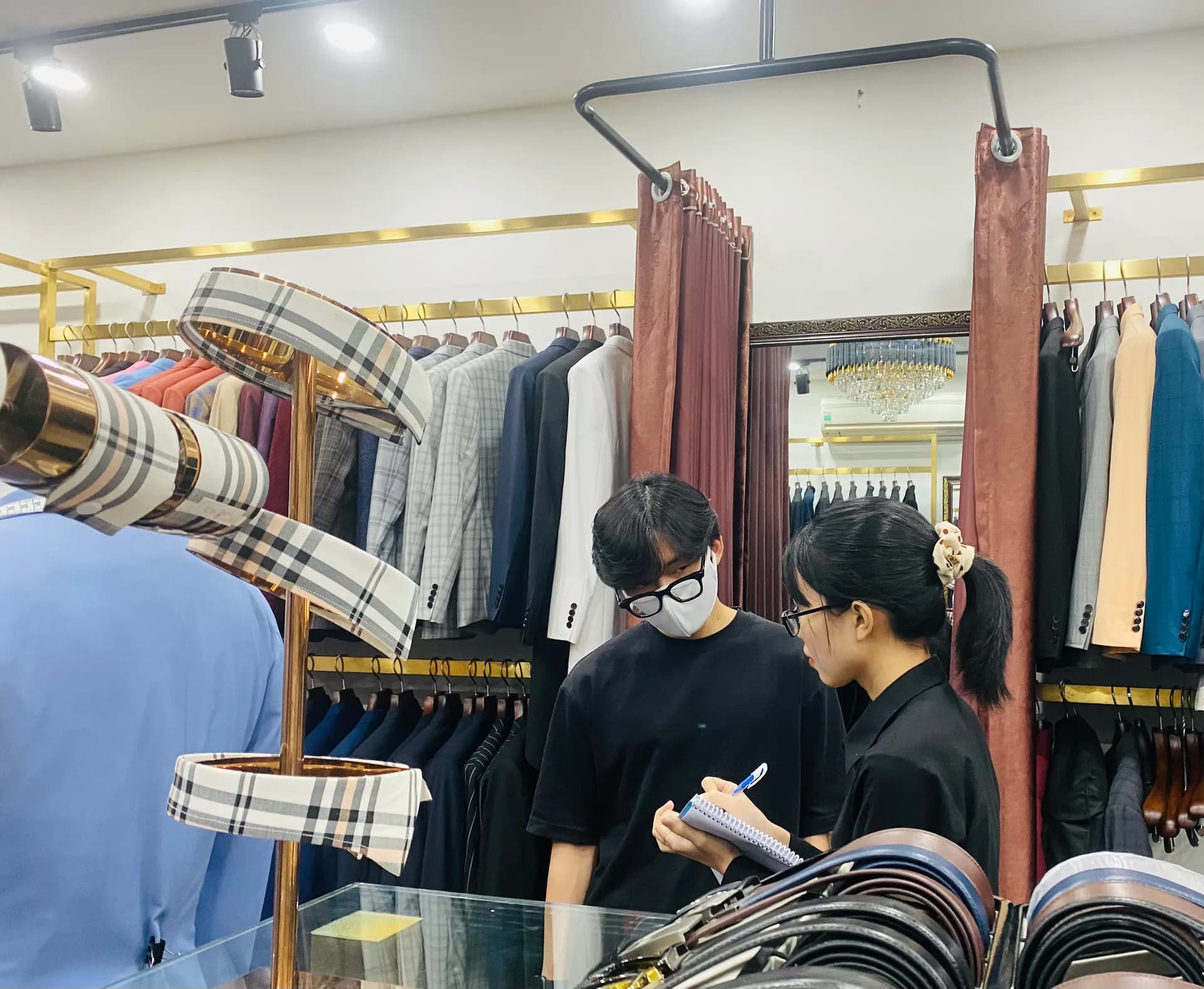 Phóng sự tại showroom — Mon Amie