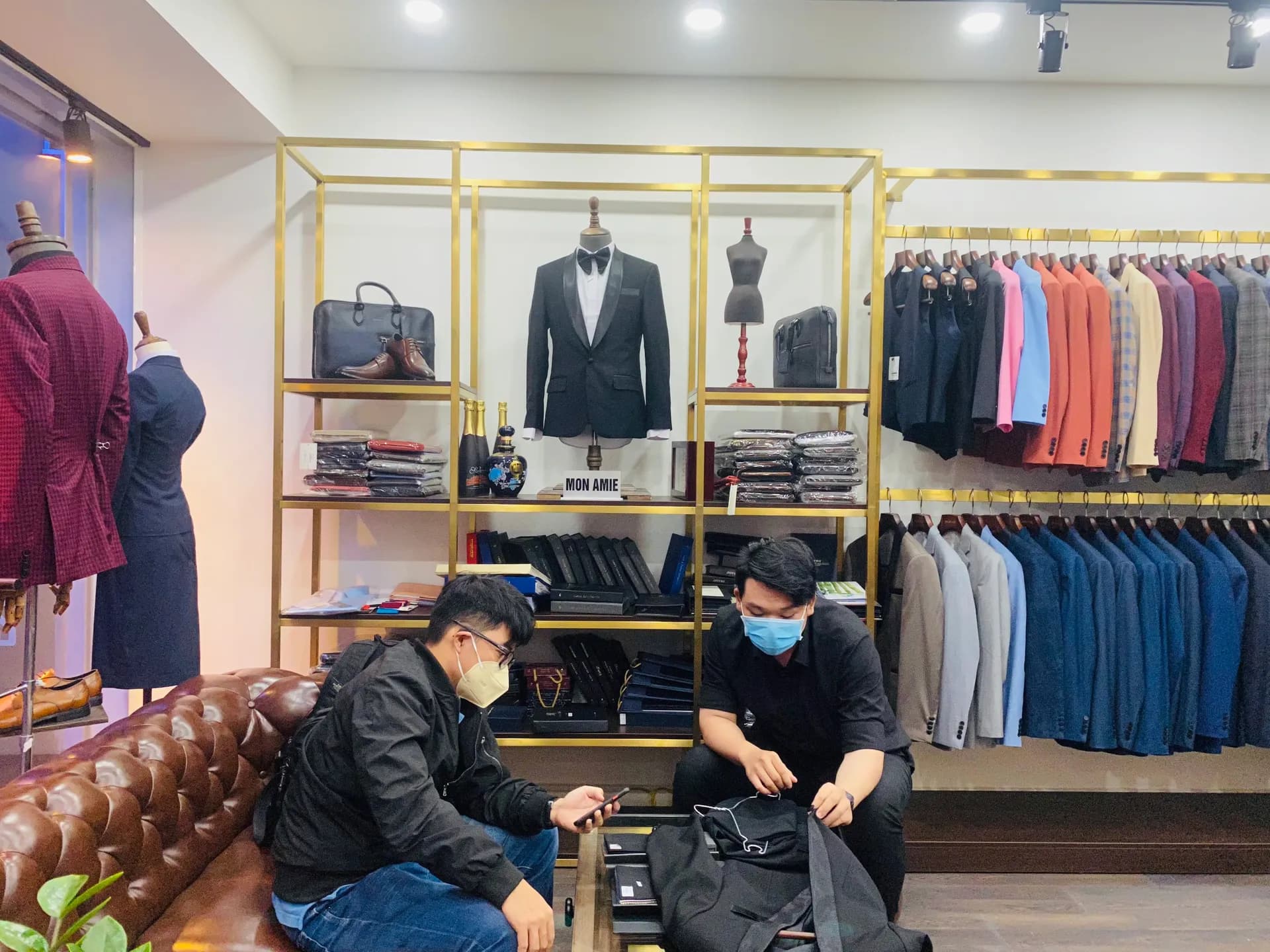 Phóng sự tại showroom — Mon Amie