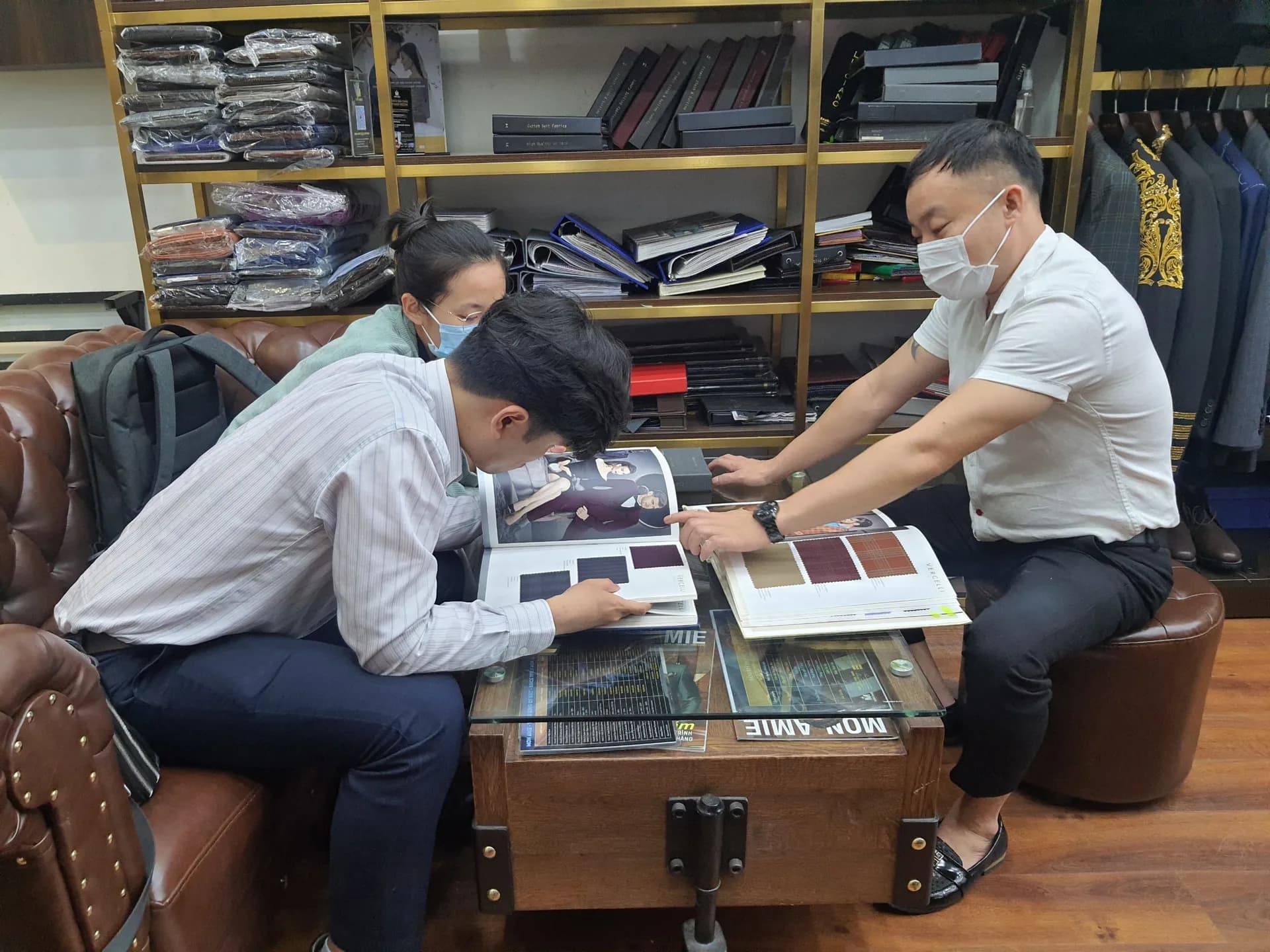 Phóng sự tại showroom — Mon Amie
