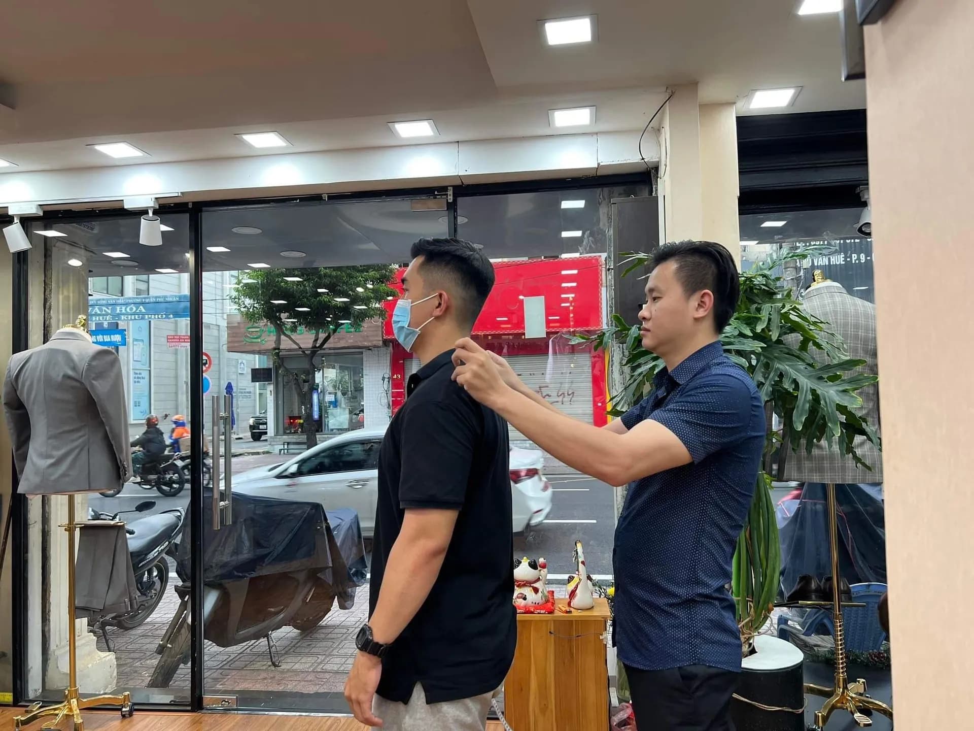 Phóng sự tại showroom — Mon Amie