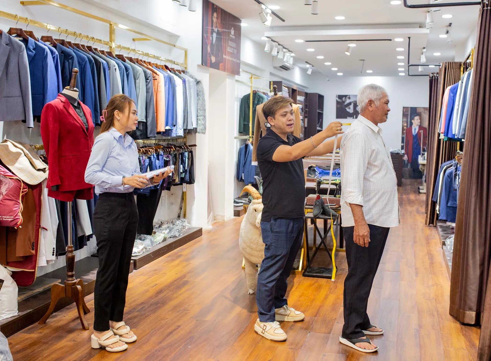 Phóng sự tại showroom — Mon Amie