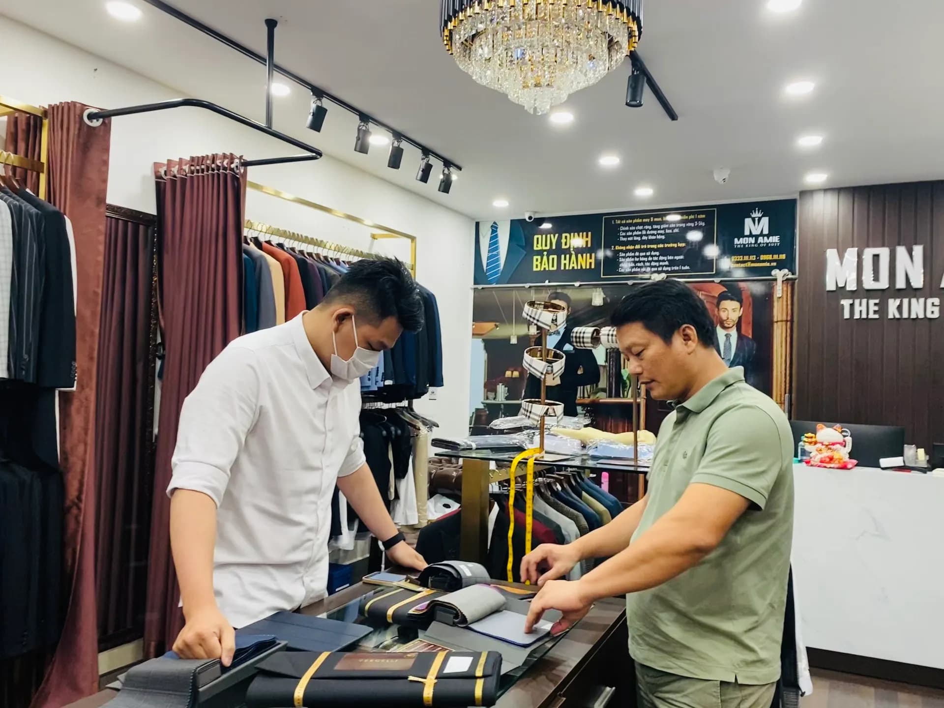 Phóng sự tại showroom — Mon Amie