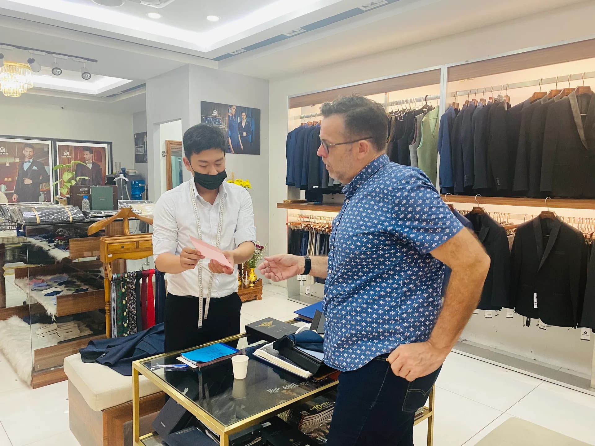 Phóng sự tại showroom — Mon Amie