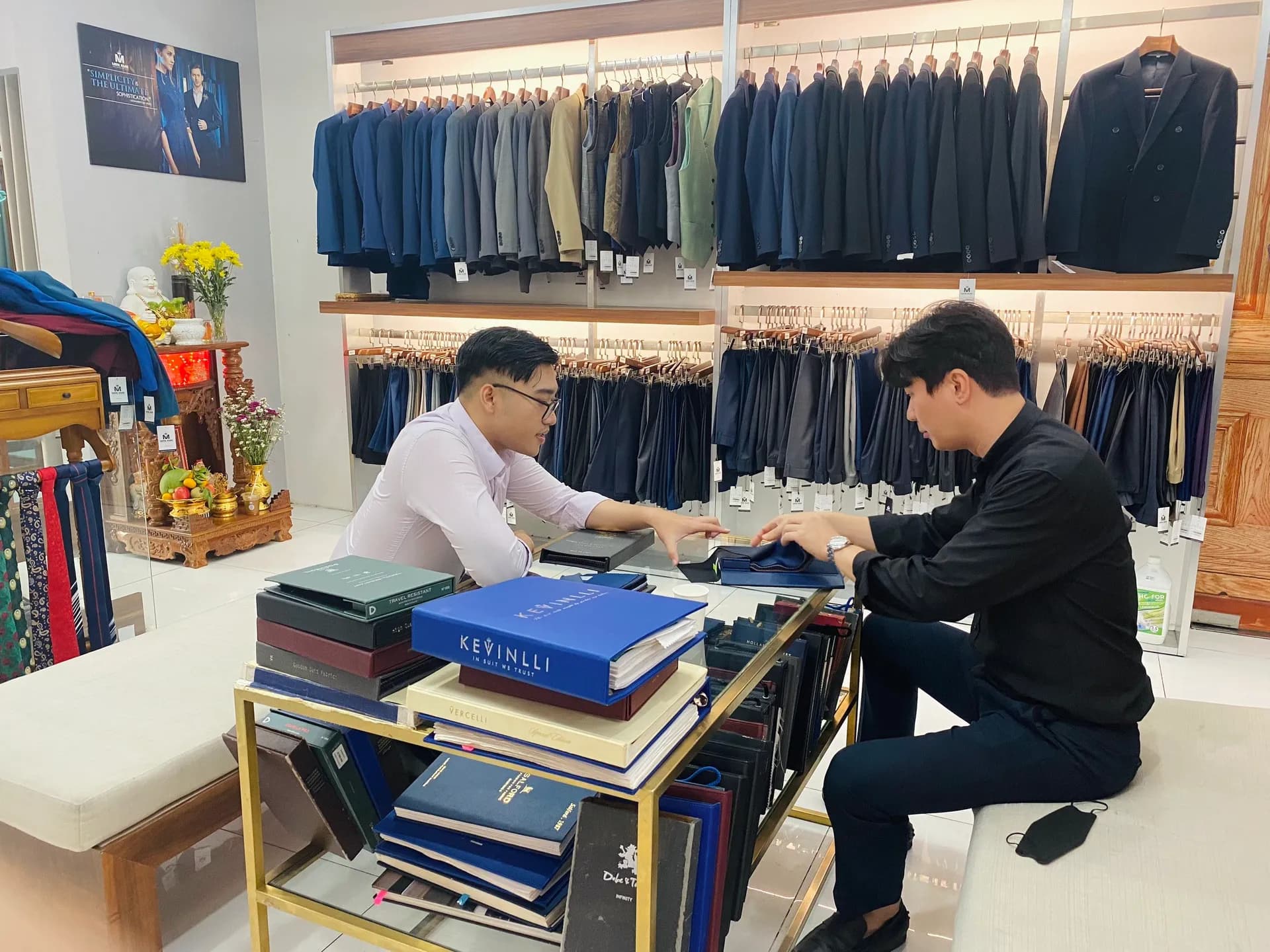 Phóng sự tại showroom — Mon Amie