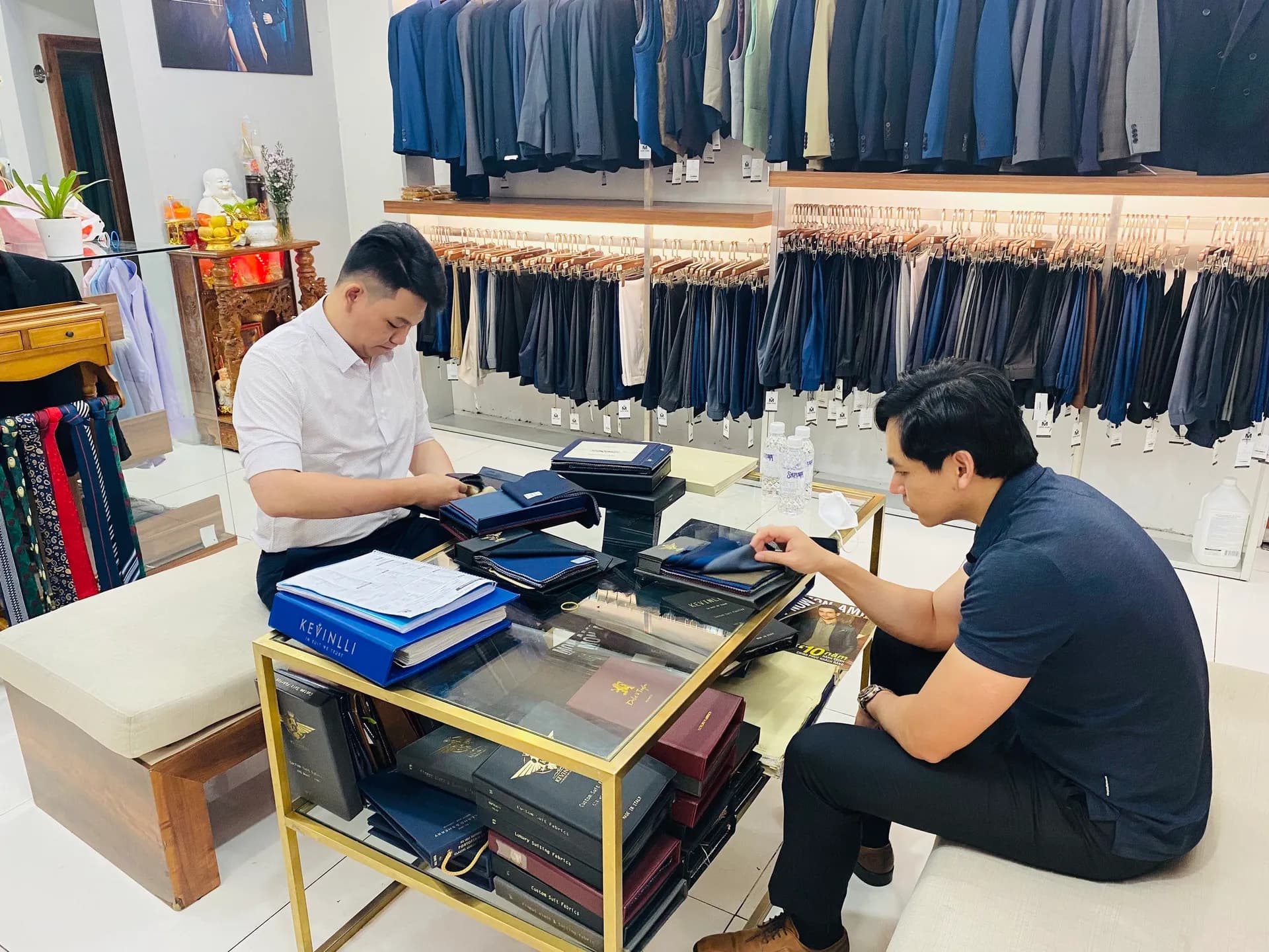 Phóng sự tại showroom — Mon Amie