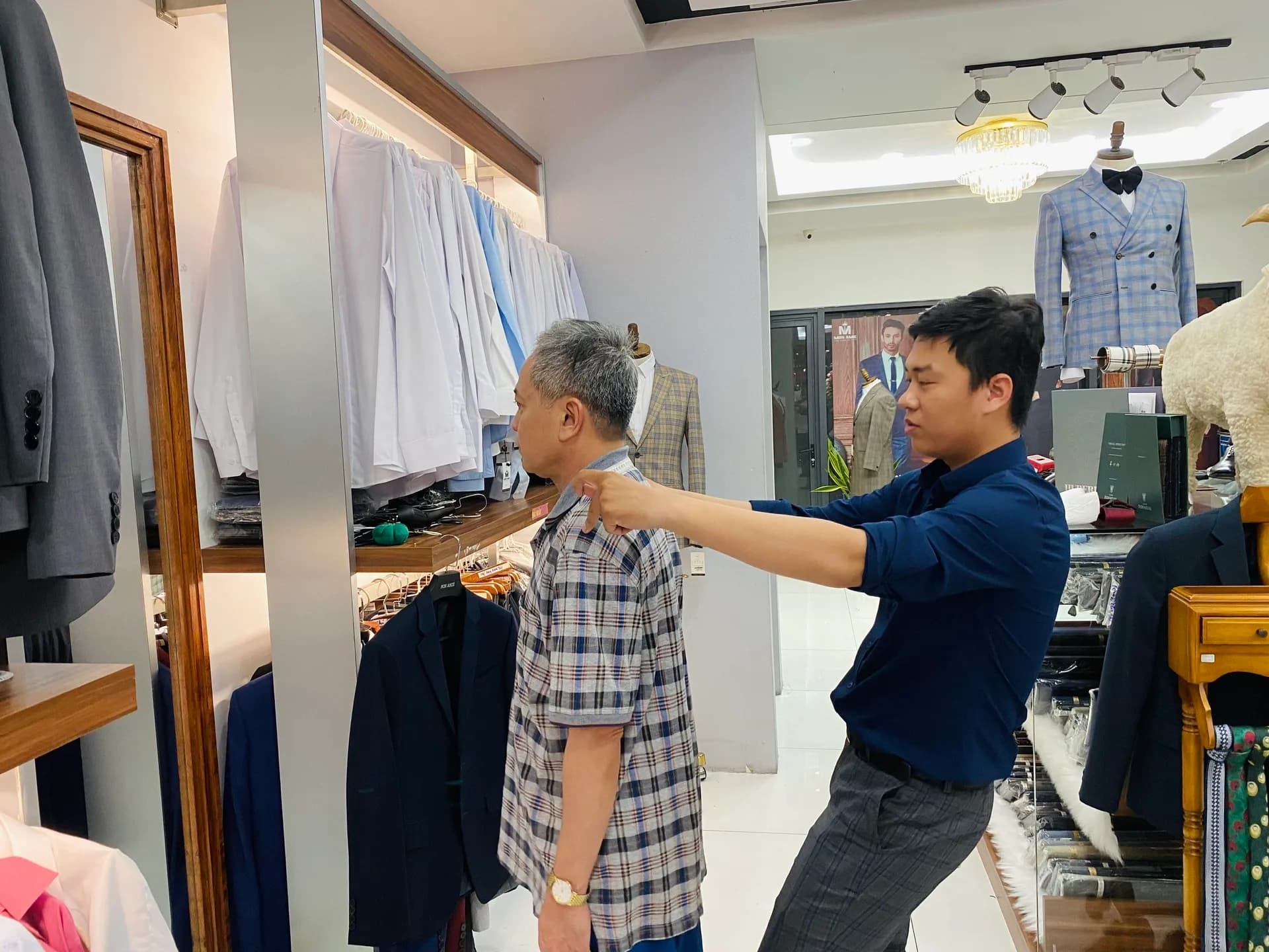 Phóng sự tại showroom — Mon Amie