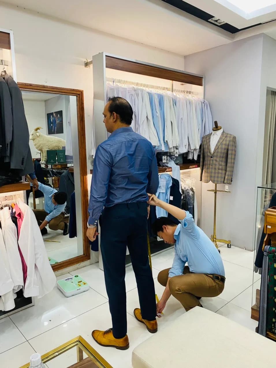 Phóng sự tại showroom — Mon Amie