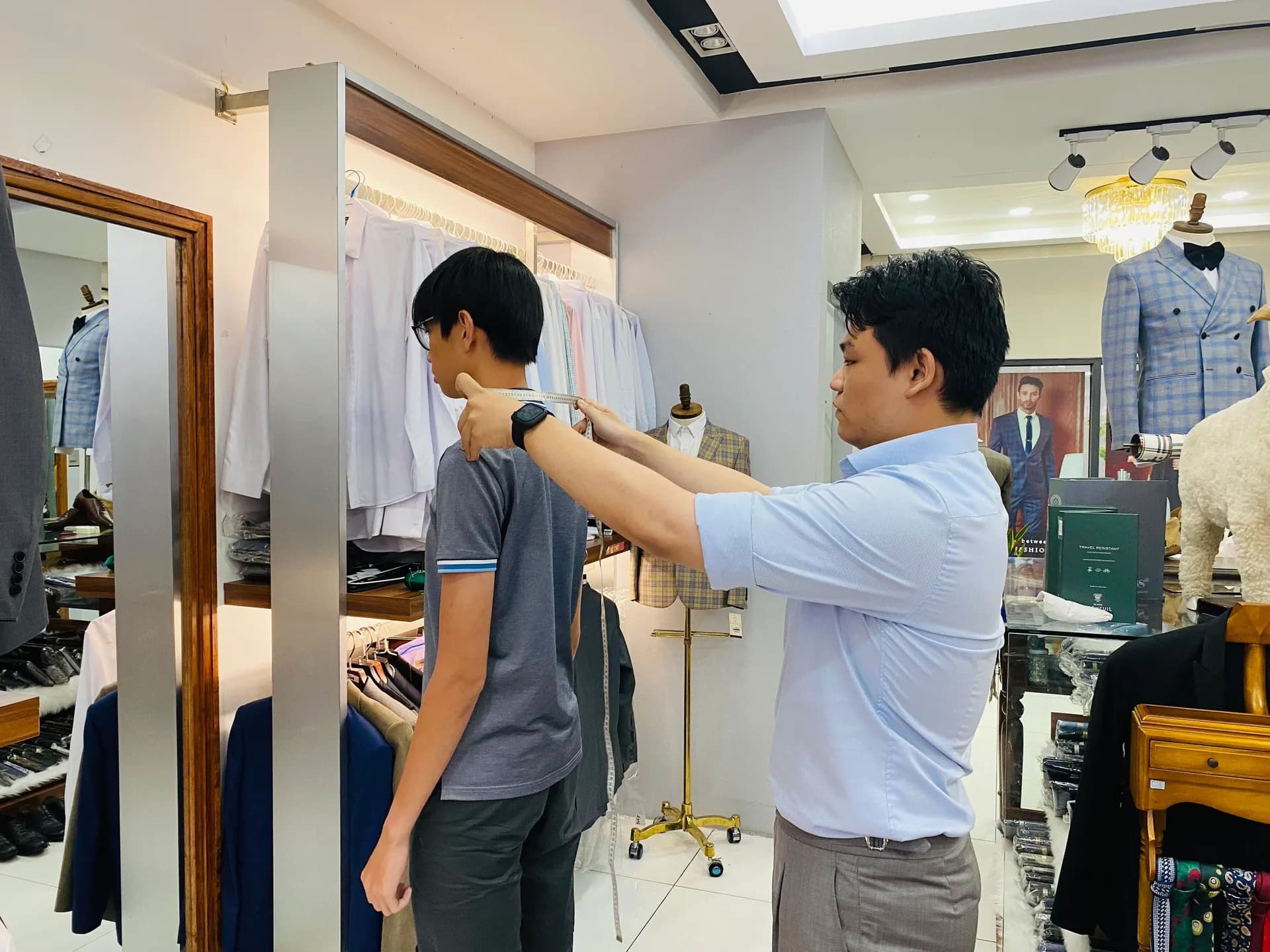 Phóng sự tại showroom — Mon Amie