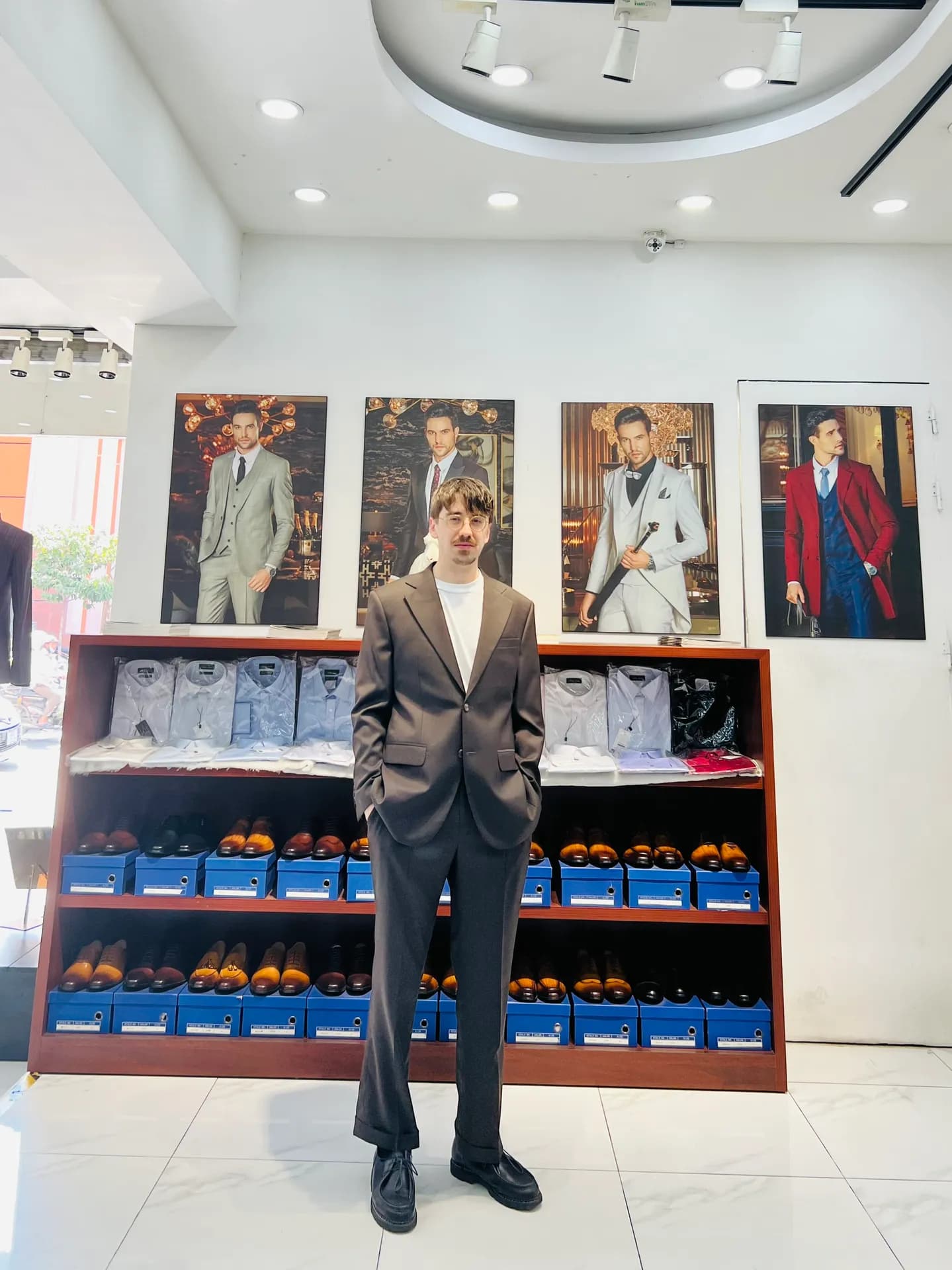 Phóng sự tại showroom — Mon Amie