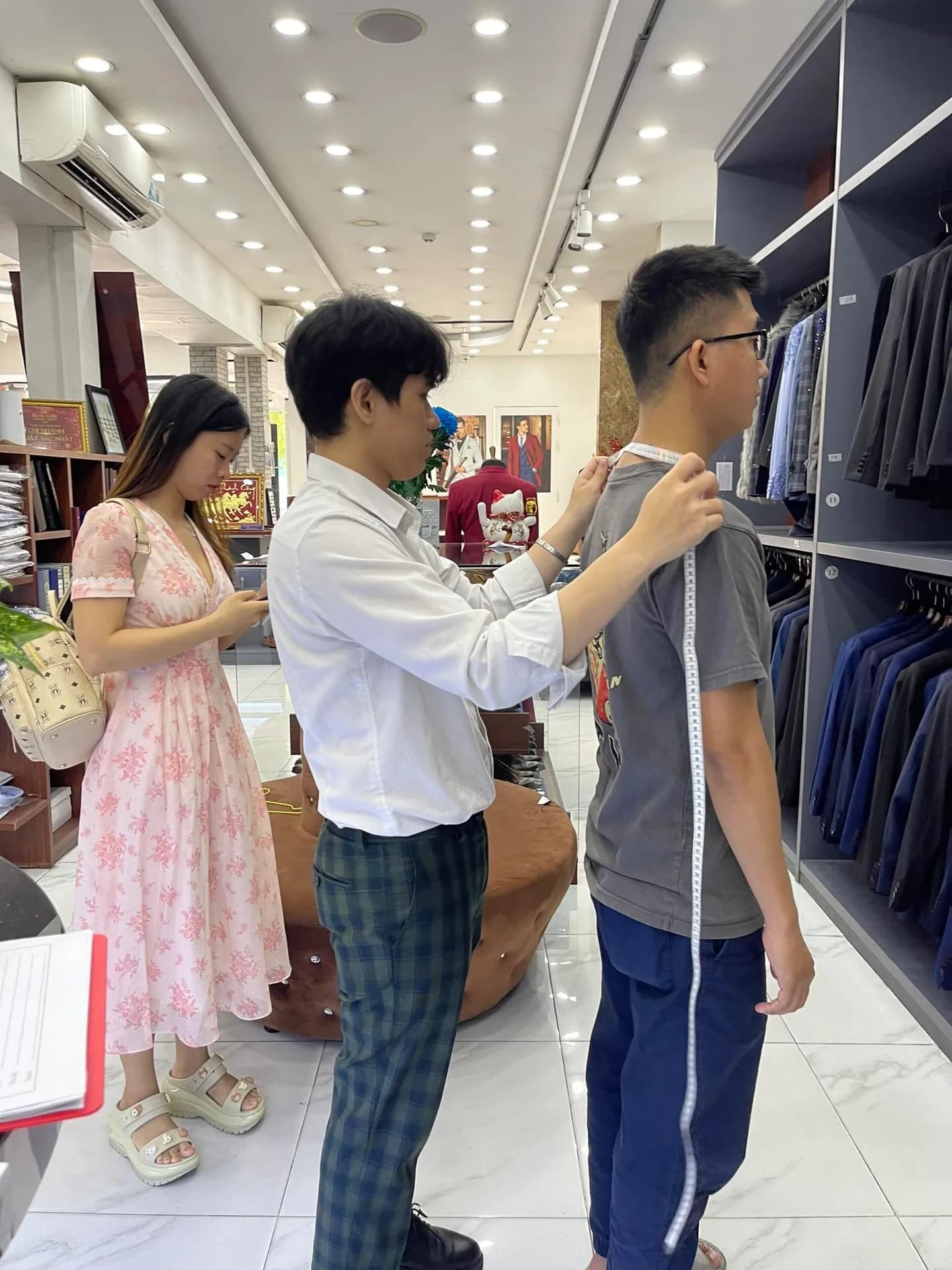 Phóng sự tại showroom — Mon Amie