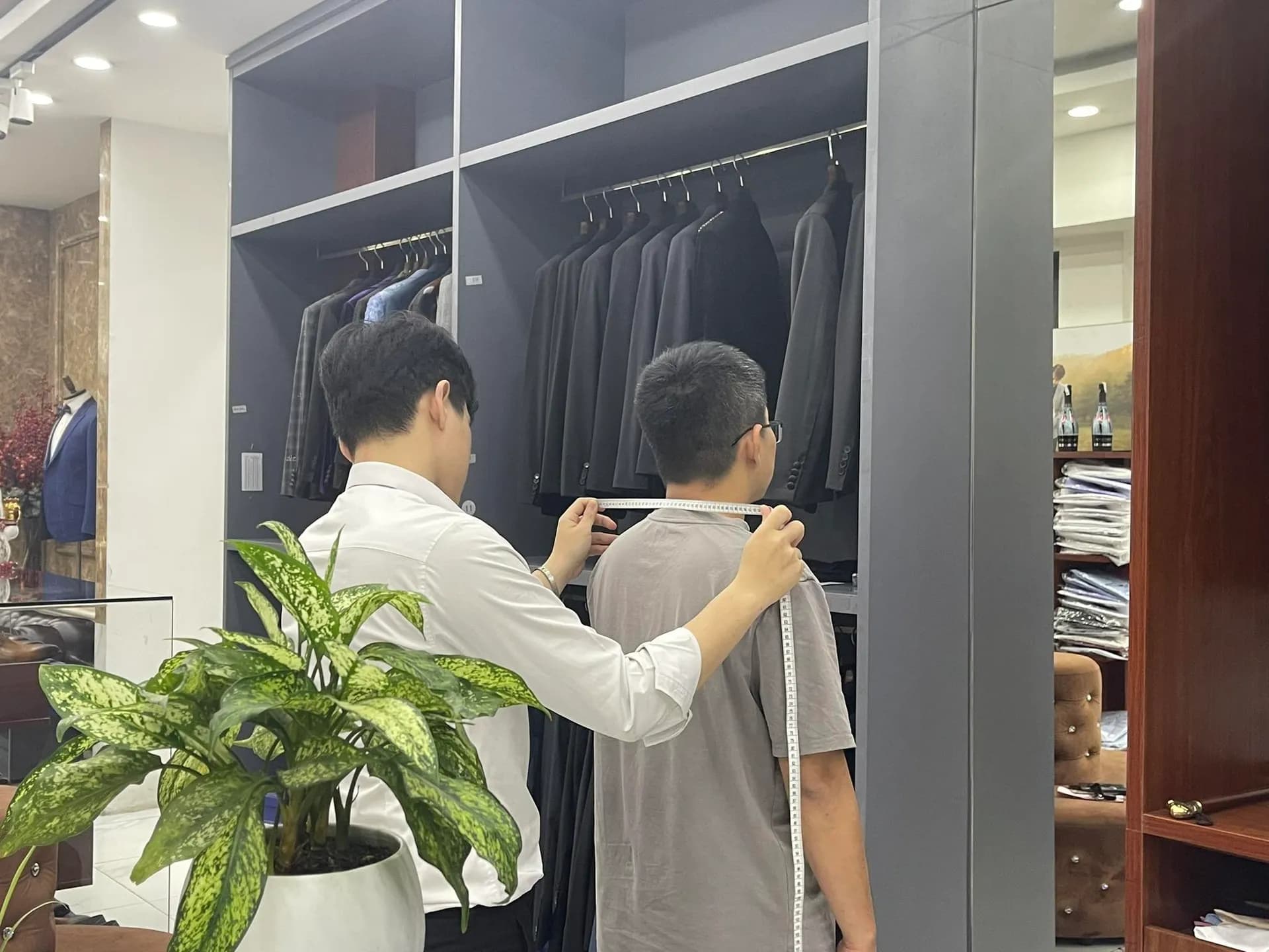 Phóng sự tại showroom — Mon Amie