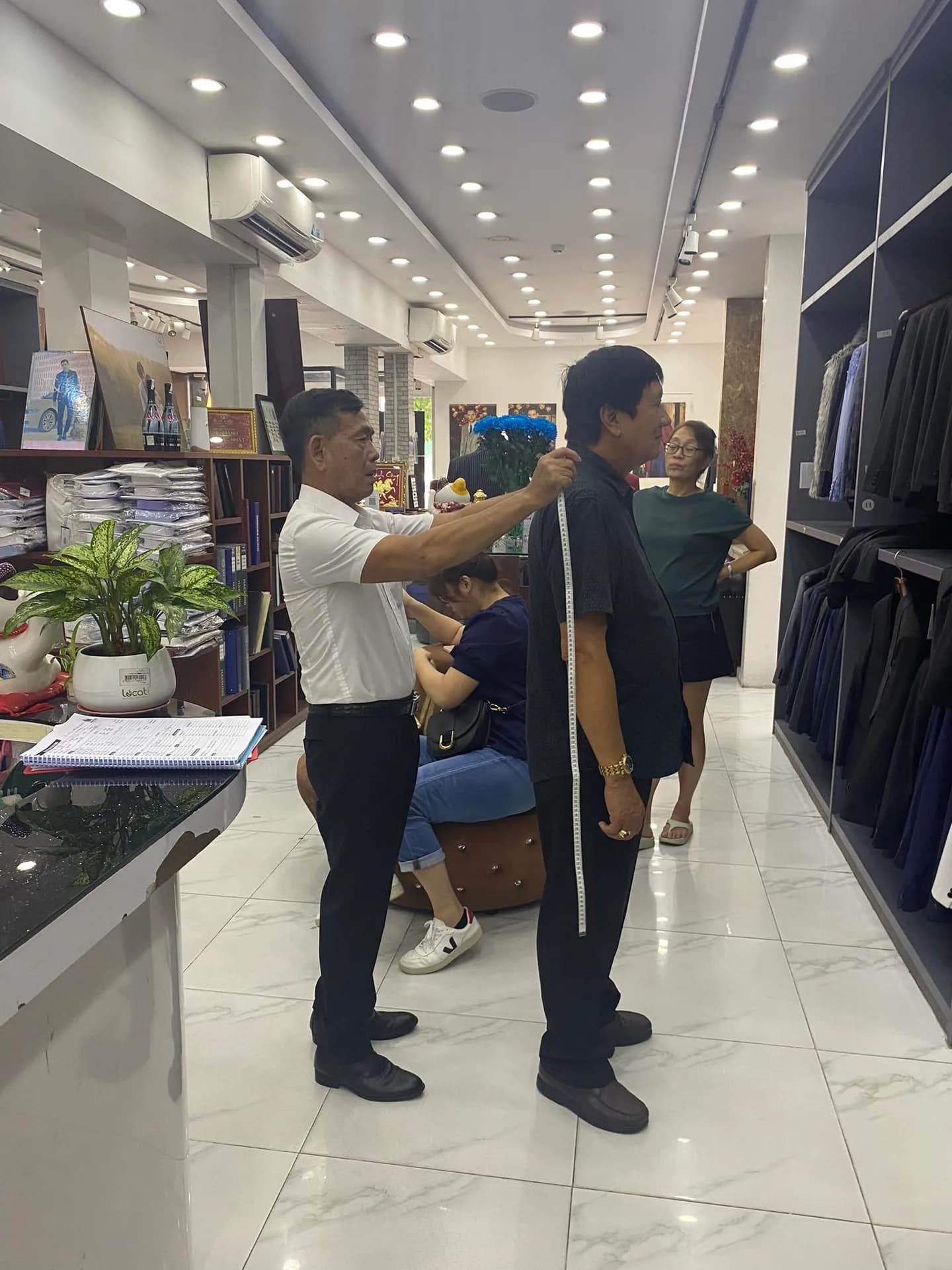Phóng sự tại showroom — Mon Amie
