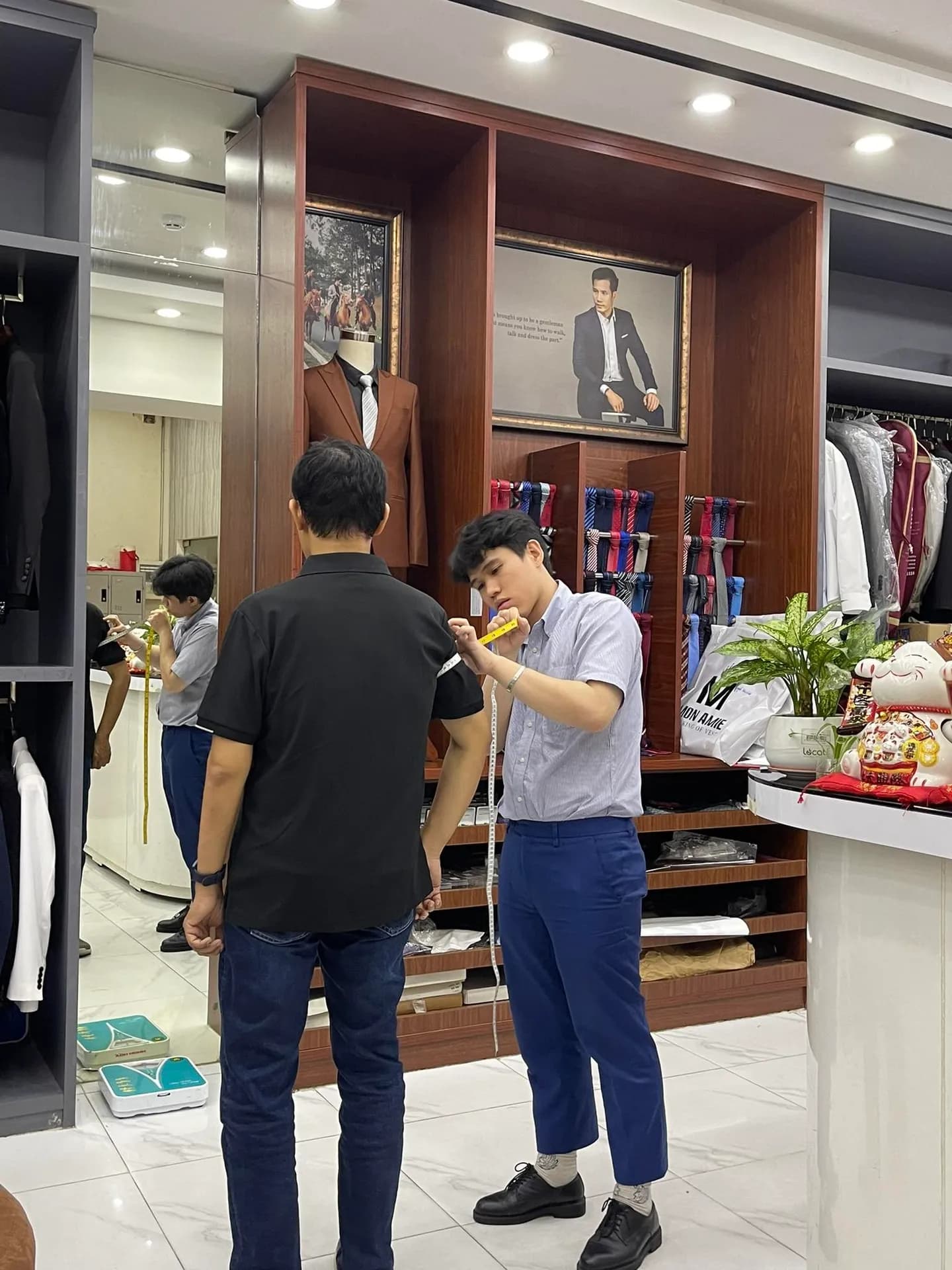 Phóng sự tại showroom — Mon Amie