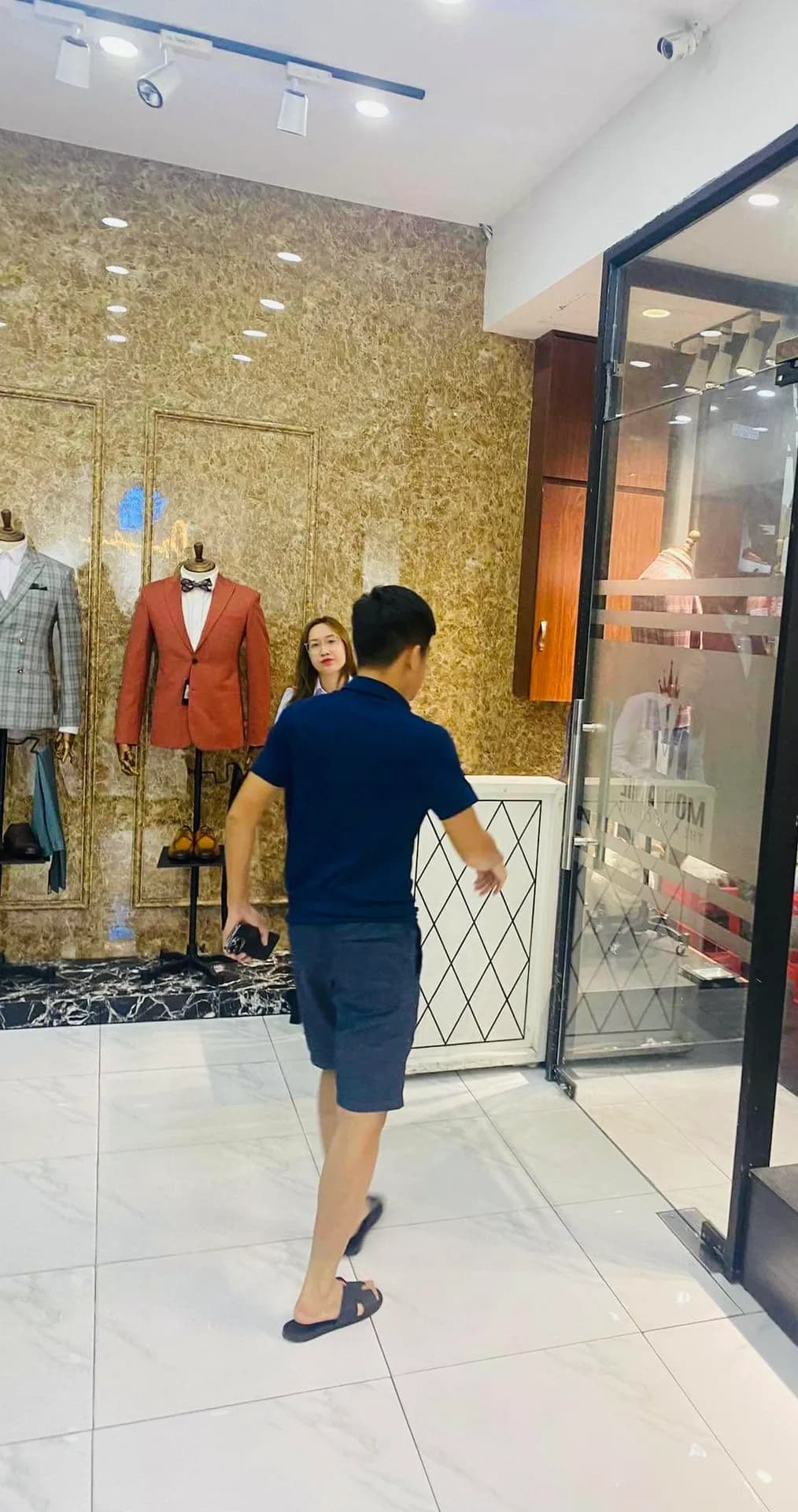 Phóng sự tại showroom — Mon Amie