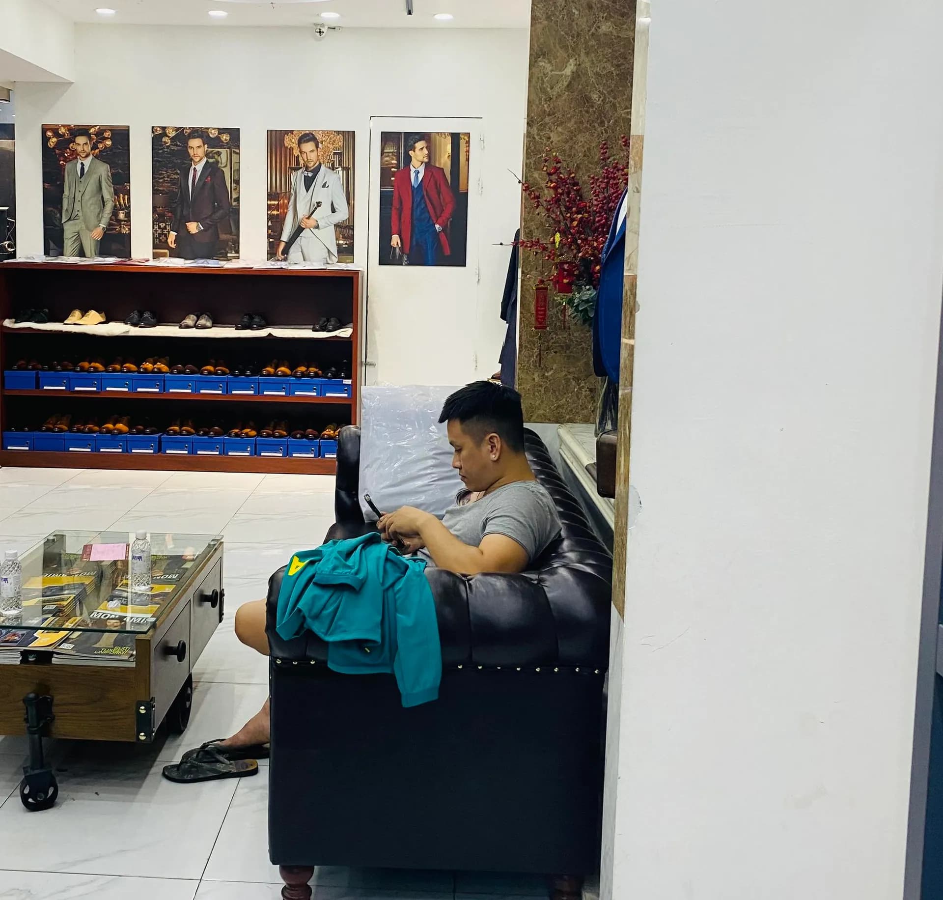Phóng sự tại showroom — Mon Amie