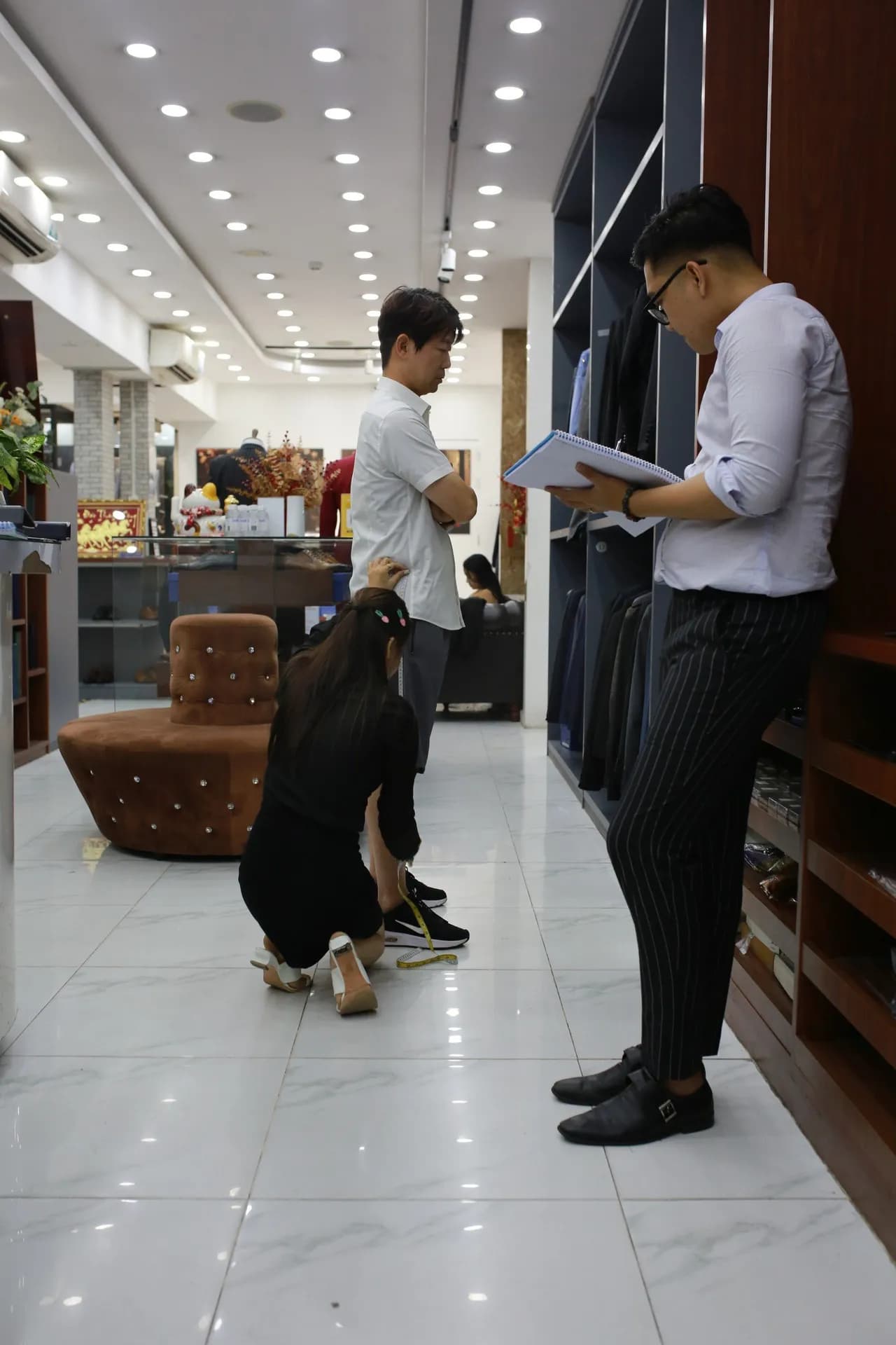 Phóng sự tại showroom — Mon Amie