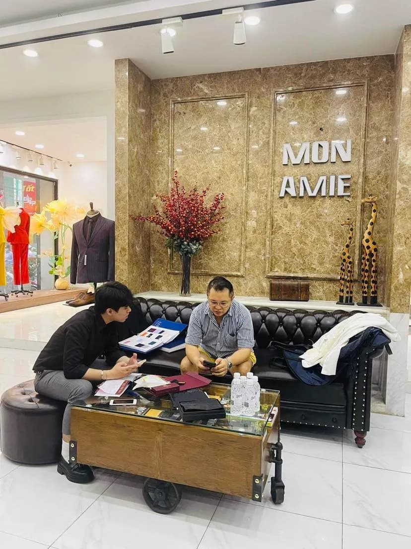 Phóng sự tại showroom — Mon Amie