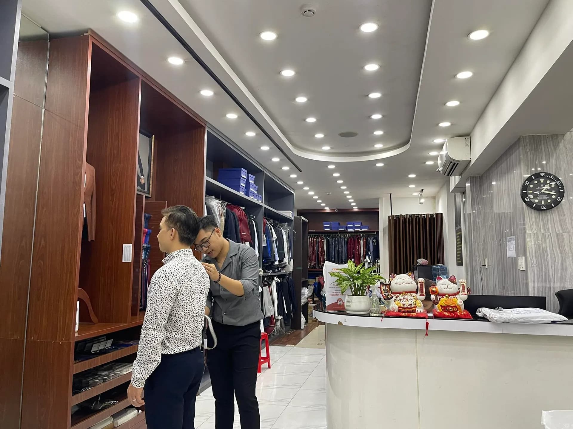 Phóng sự tại showroom — Mon Amie