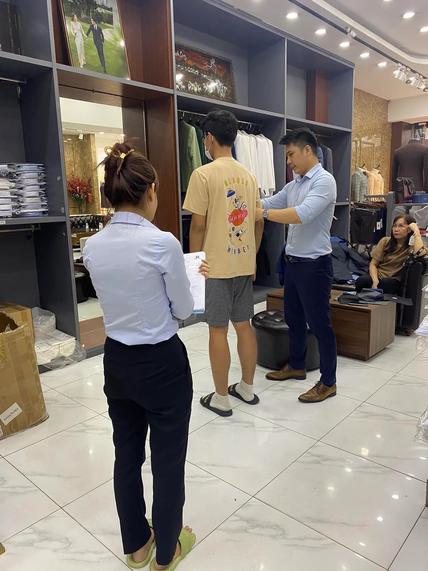 Phóng sự tại showroom — Mon Amie