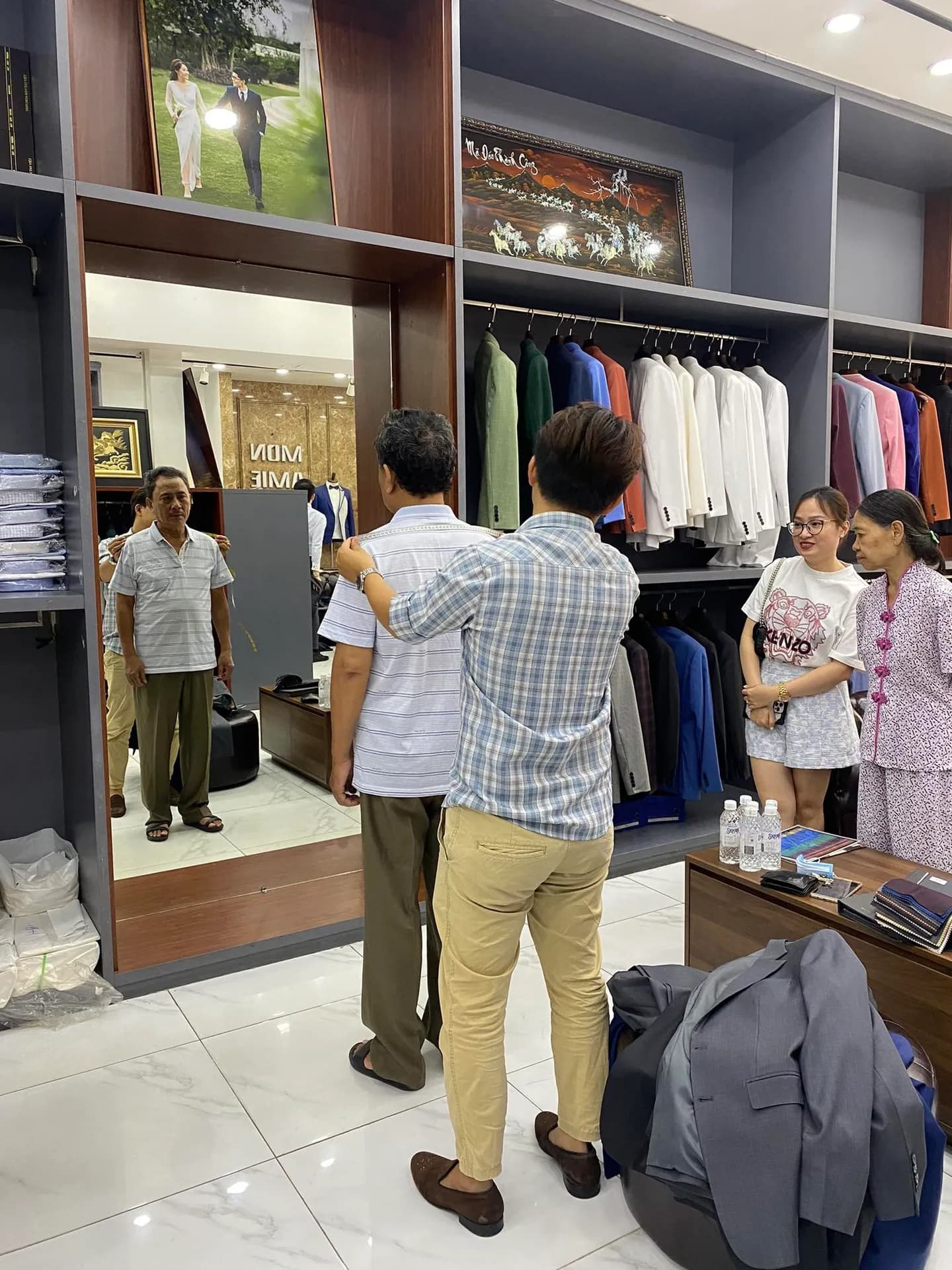 Phóng sự tại showroom — Mon Amie