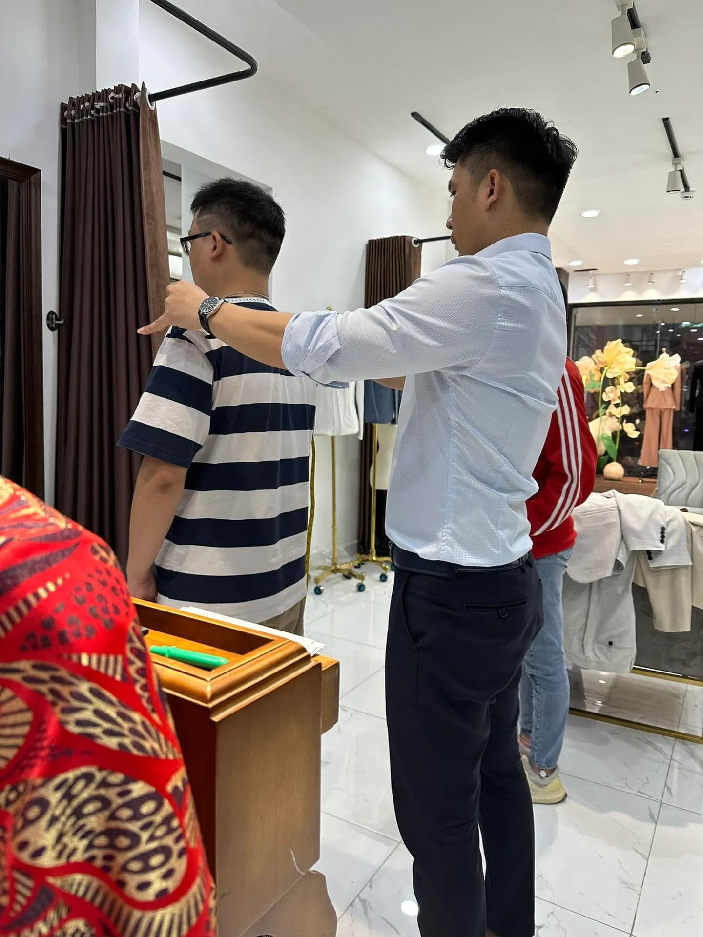 Phóng sự tại showroom — Mon Amie