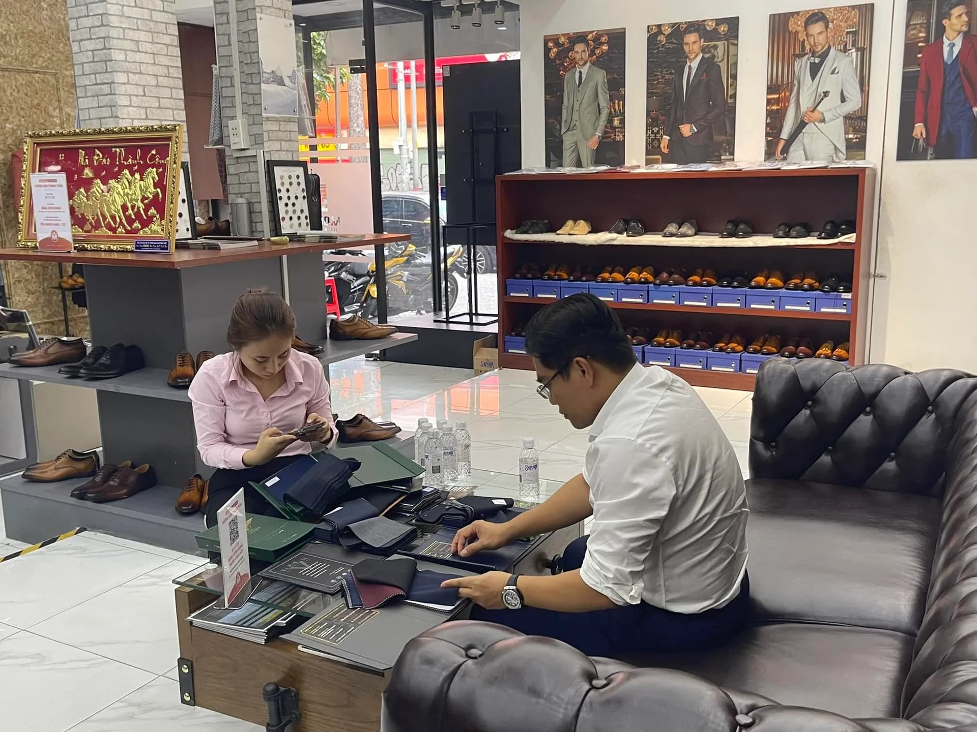Phóng sự tại showroom — Mon Amie