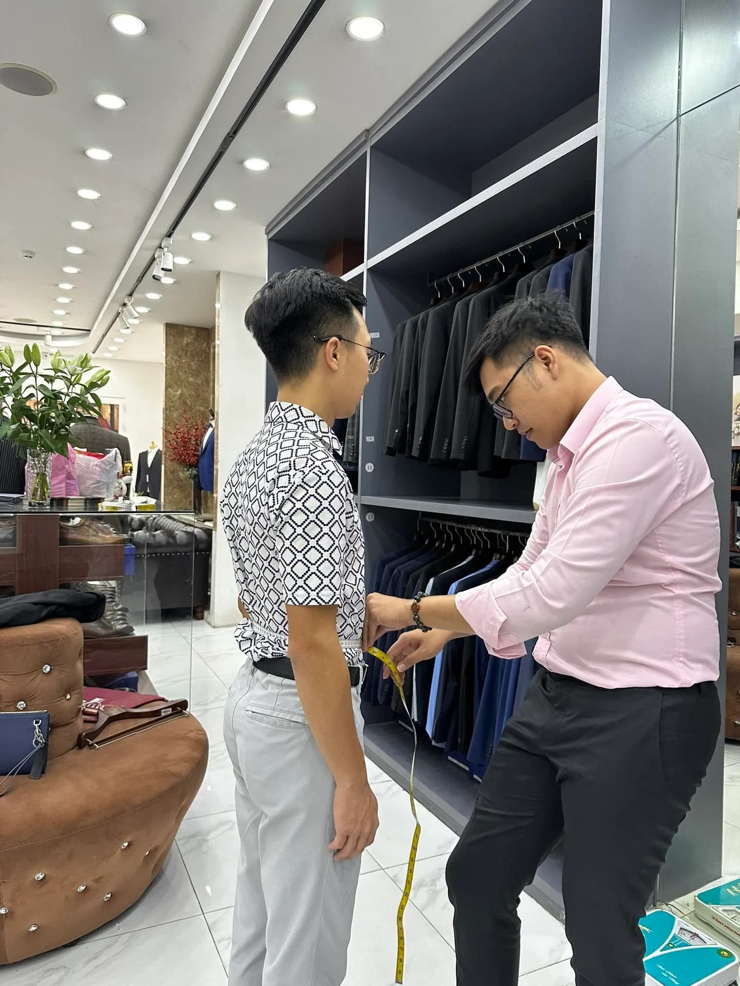 Phóng sự tại showroom — Mon Amie