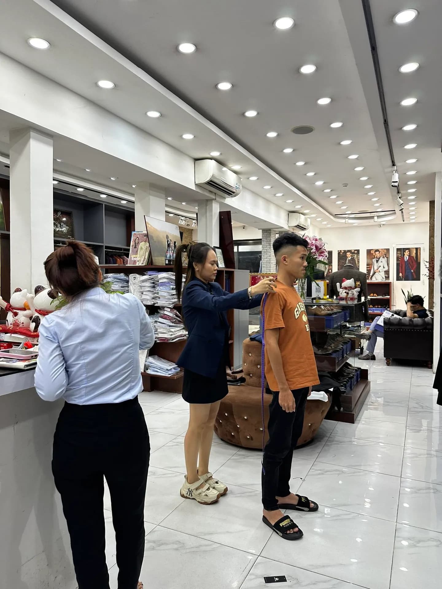Phóng sự tại showroom — Mon Amie