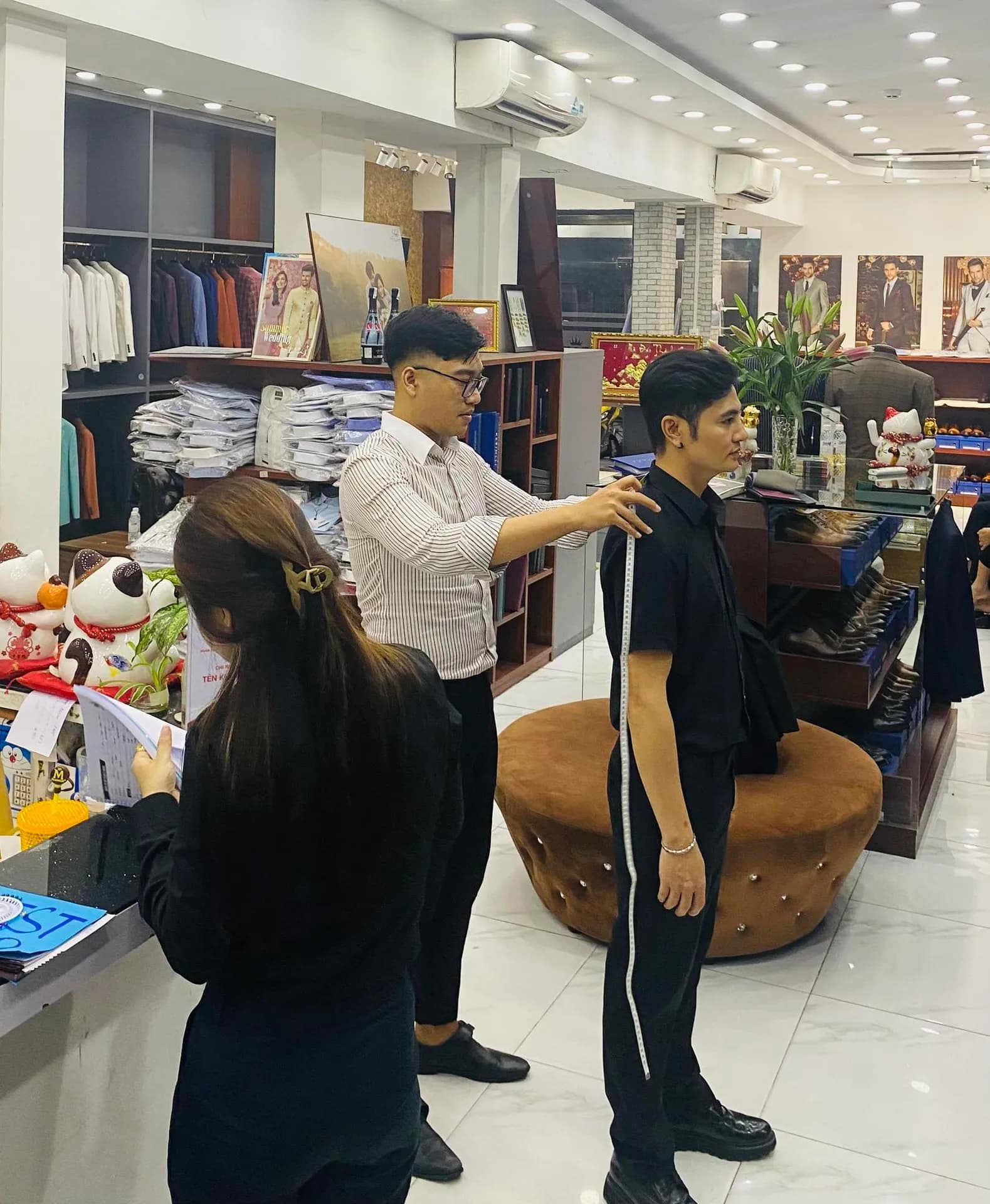 Phóng sự tại showroom — Mon Amie