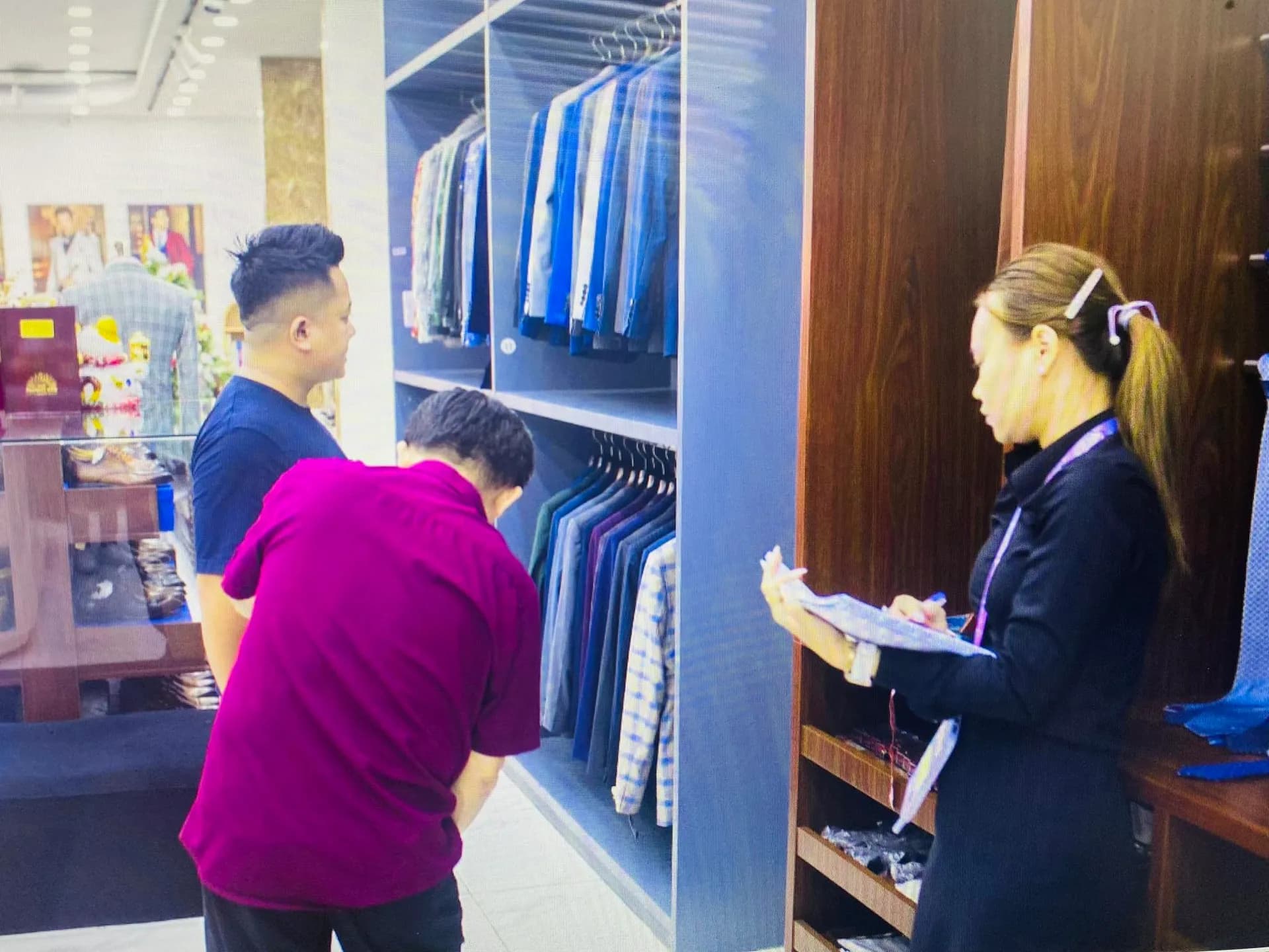 Phóng sự tại showroom — Mon Amie
