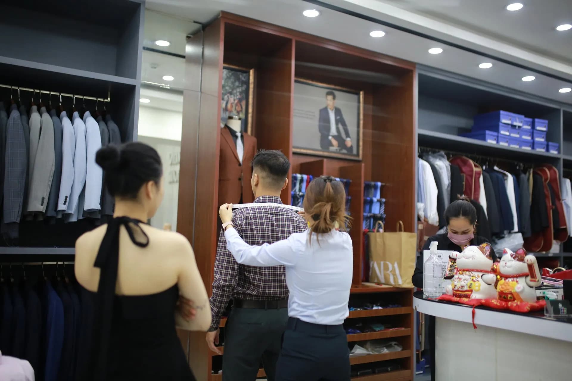 Phóng sự tại showroom — Mon Amie
