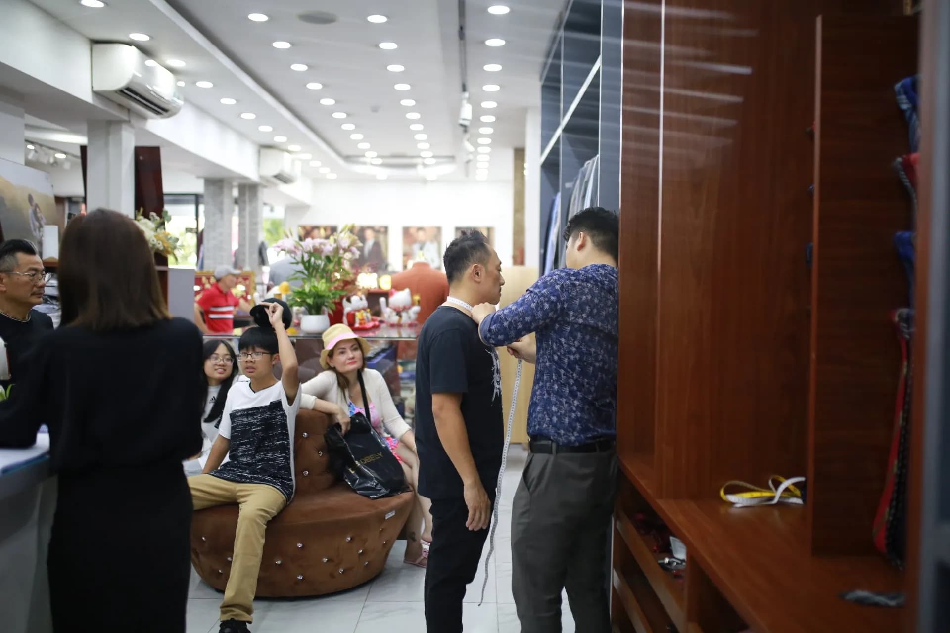Phóng sự tại showroom — Mon Amie