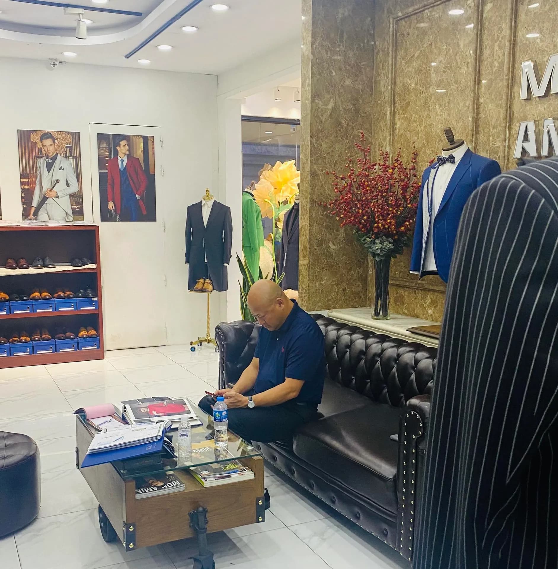 Phóng sự tại showroom — Mon Amie