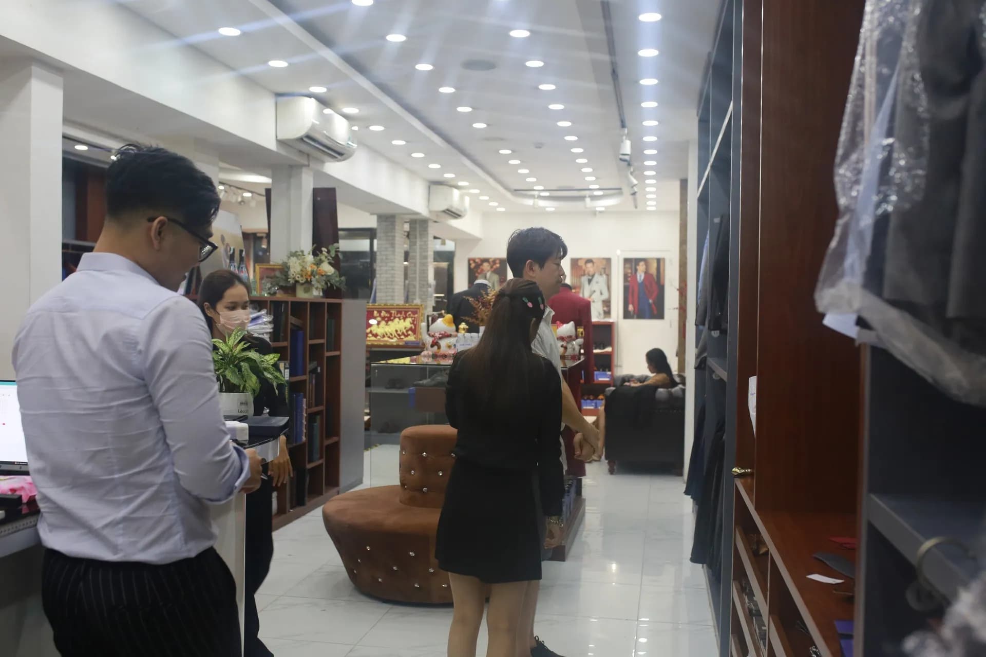 Phóng sự tại showroom — Mon Amie