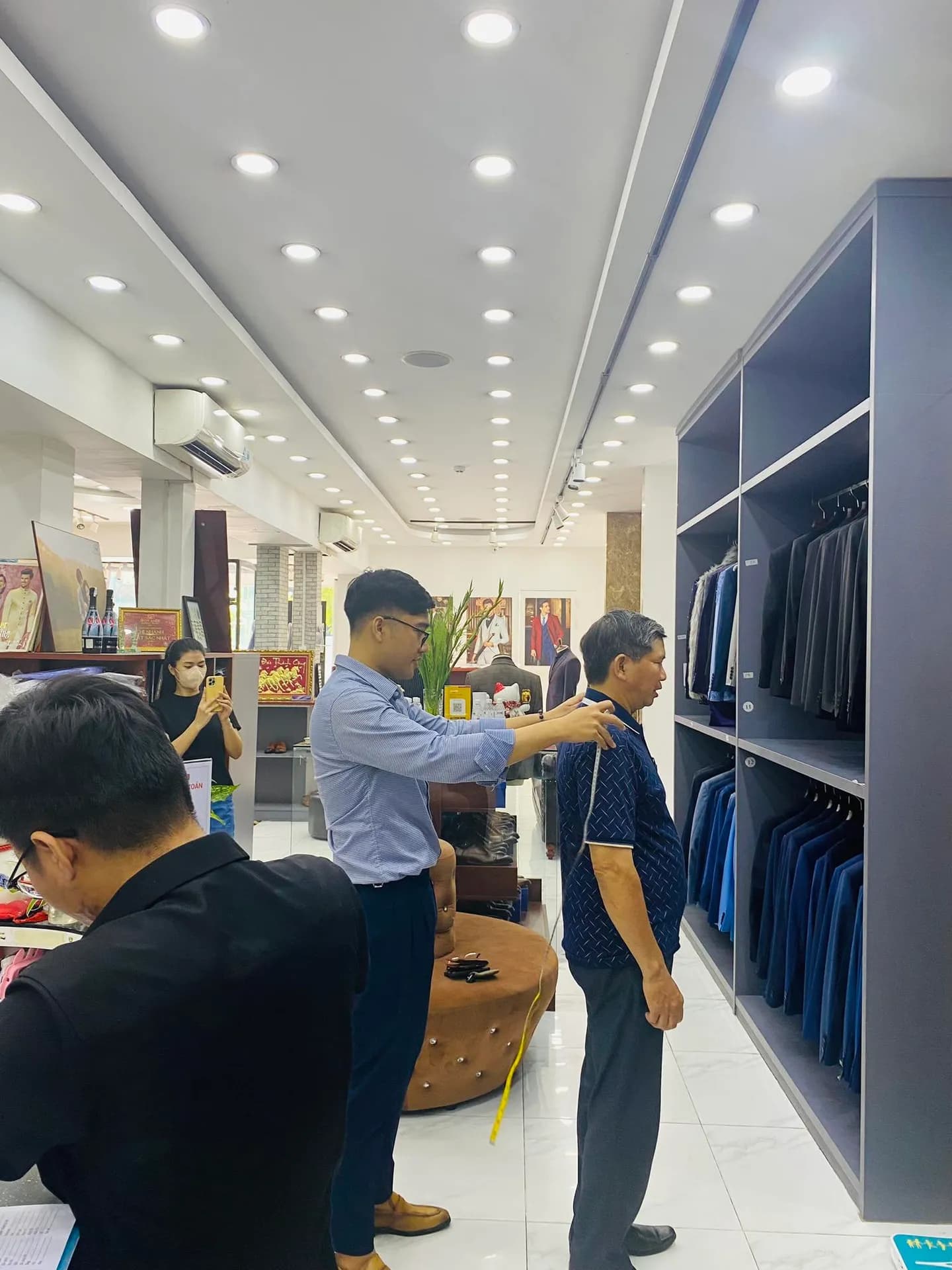 Phóng sự tại showroom — Mon Amie