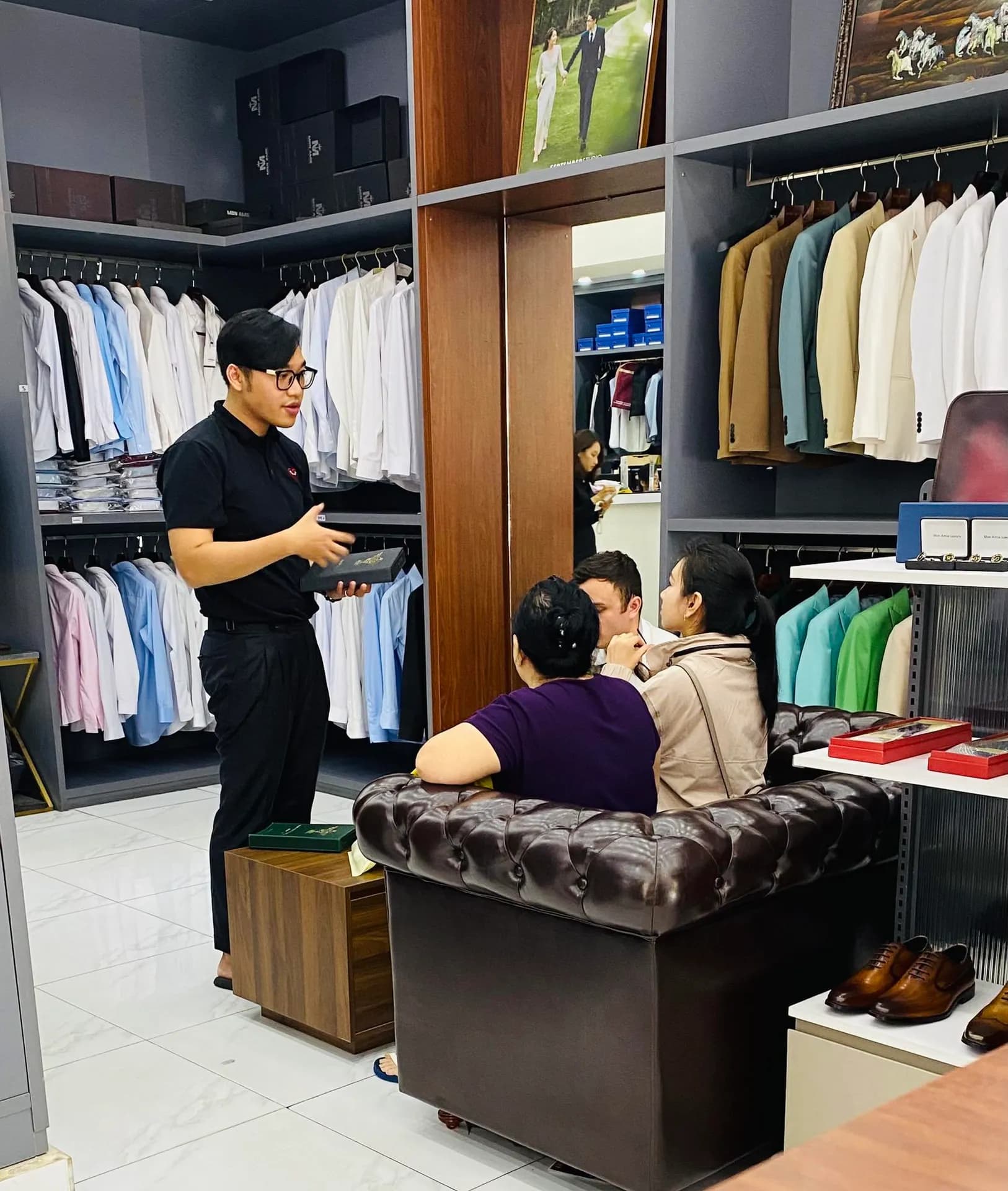 Phóng sự tại showroom — Mon Amie